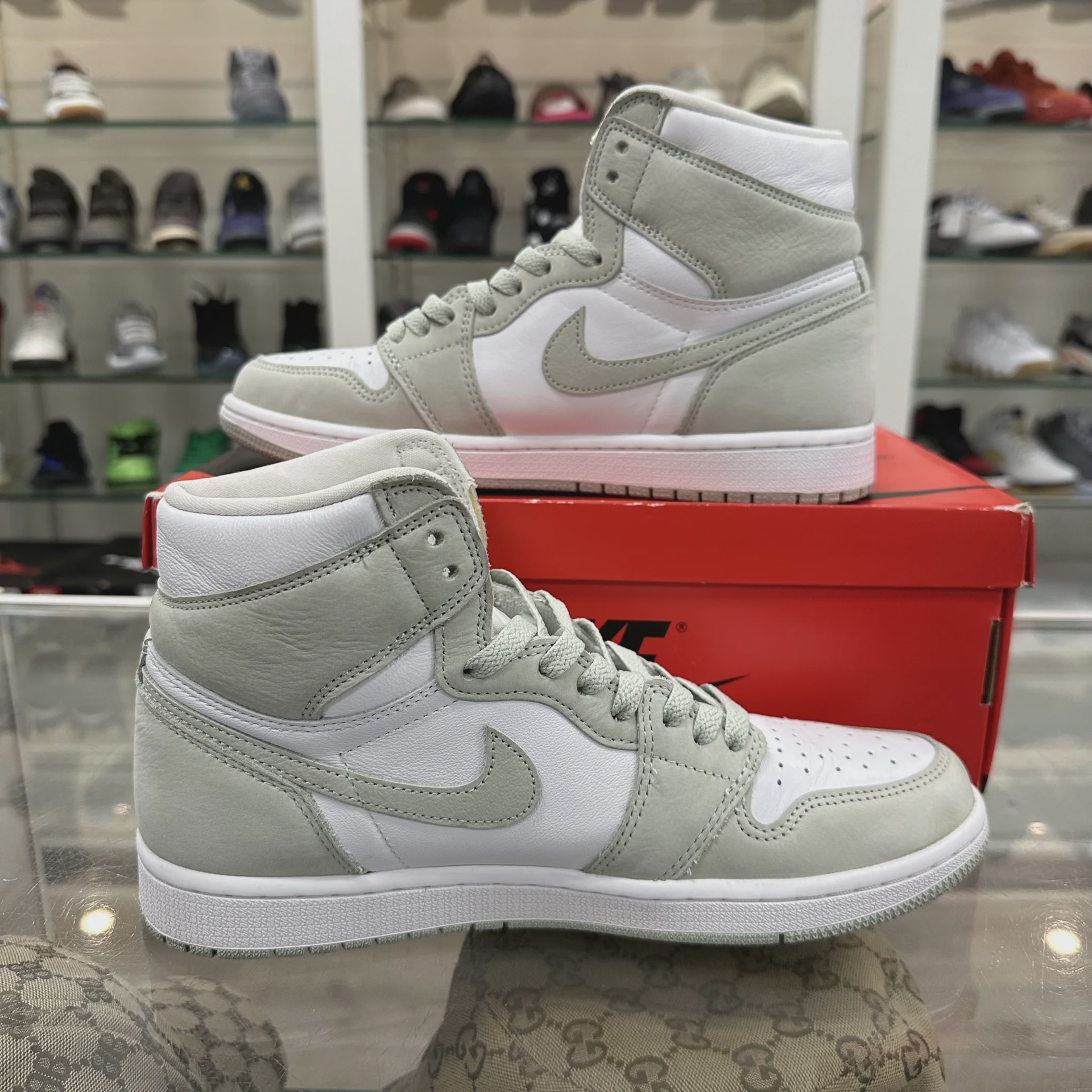 Air Jordan 1 Retro High Original Seafoam (Women's) • Pre-Owned [3367] - photo 2
