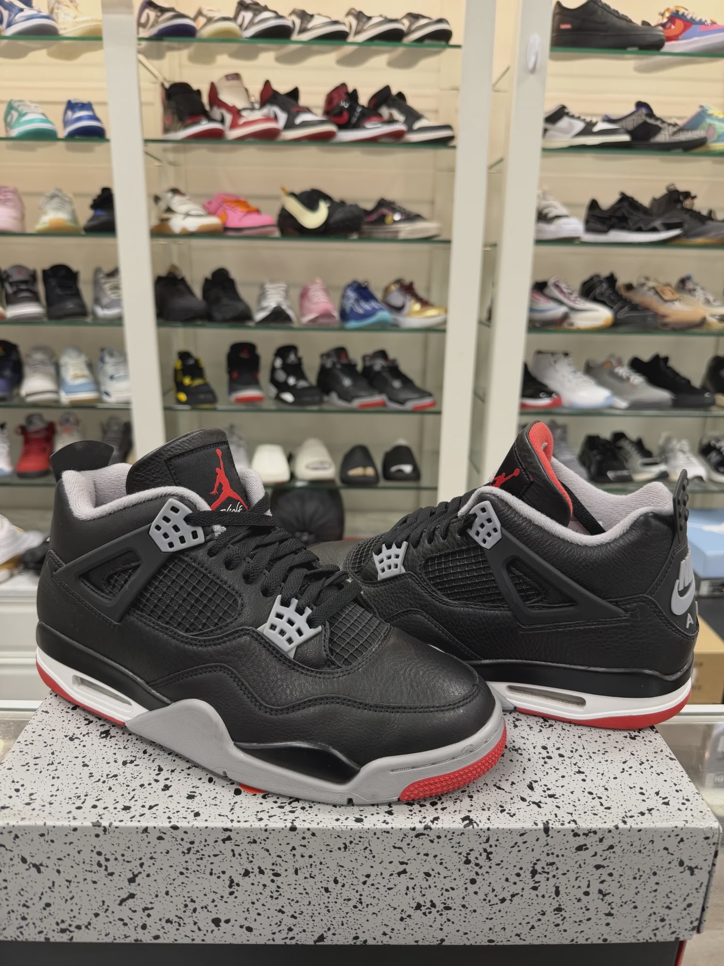 Air Jordan 4 Retro Black Red Reimagined • Pre-Owned [5071] - photo 1