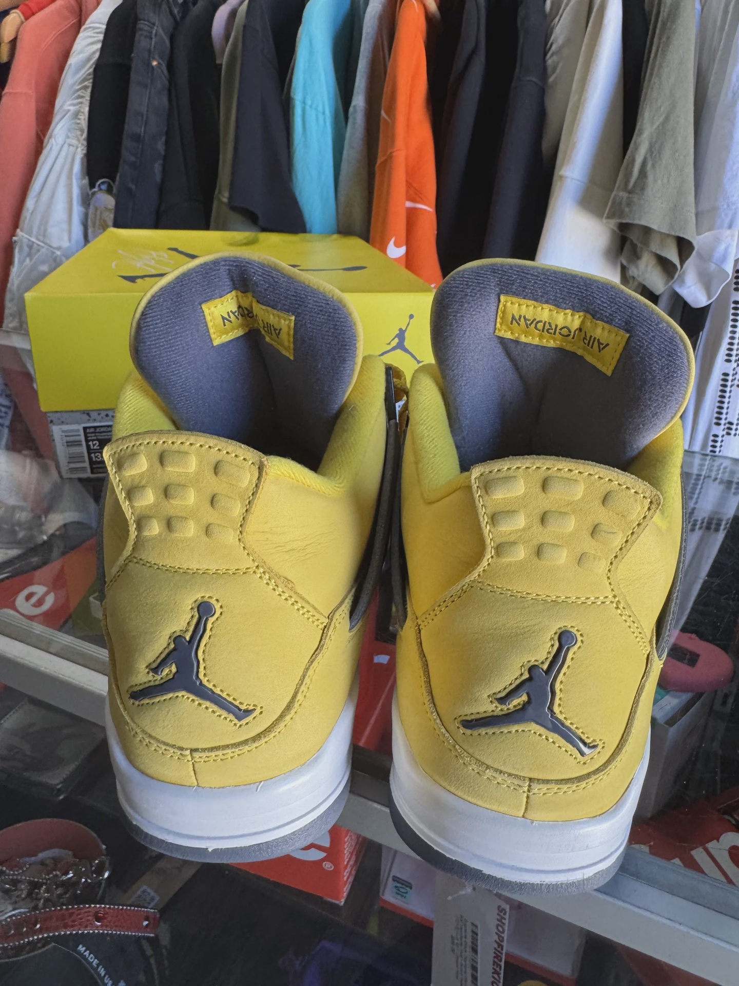 Air Jordan 4 Retro Lightning (2021) • Pre-Owned [2987] - photo 3