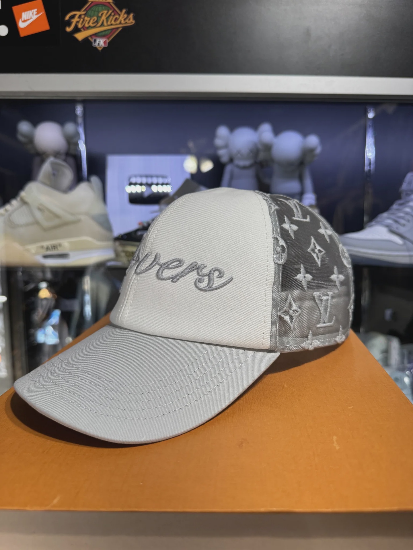Louis Vuitton lovers Hat • Pre-Owned [5270] - photo 2