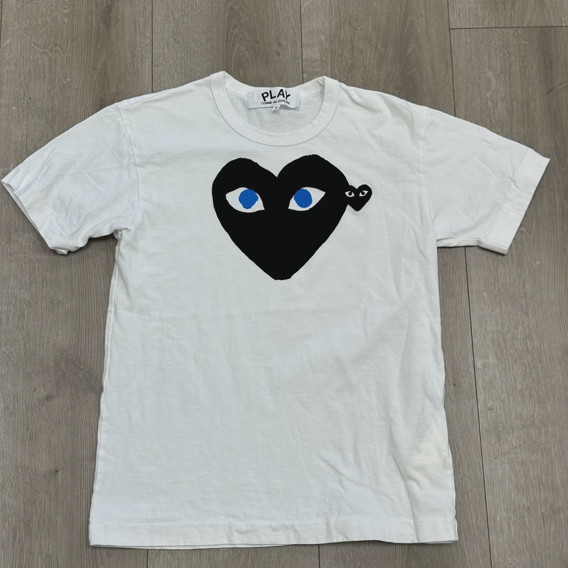 Comme Des Garcons CDG Play Blue Eyes Black Heart T-Shirt White - Size S