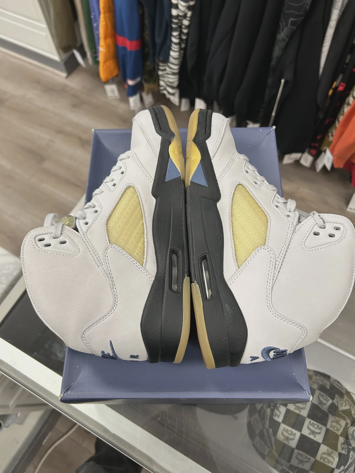 Air Jordan 5 Retro A Ma Maniére Dawn (Women's) • Pre-Owned [0763] - photo 3