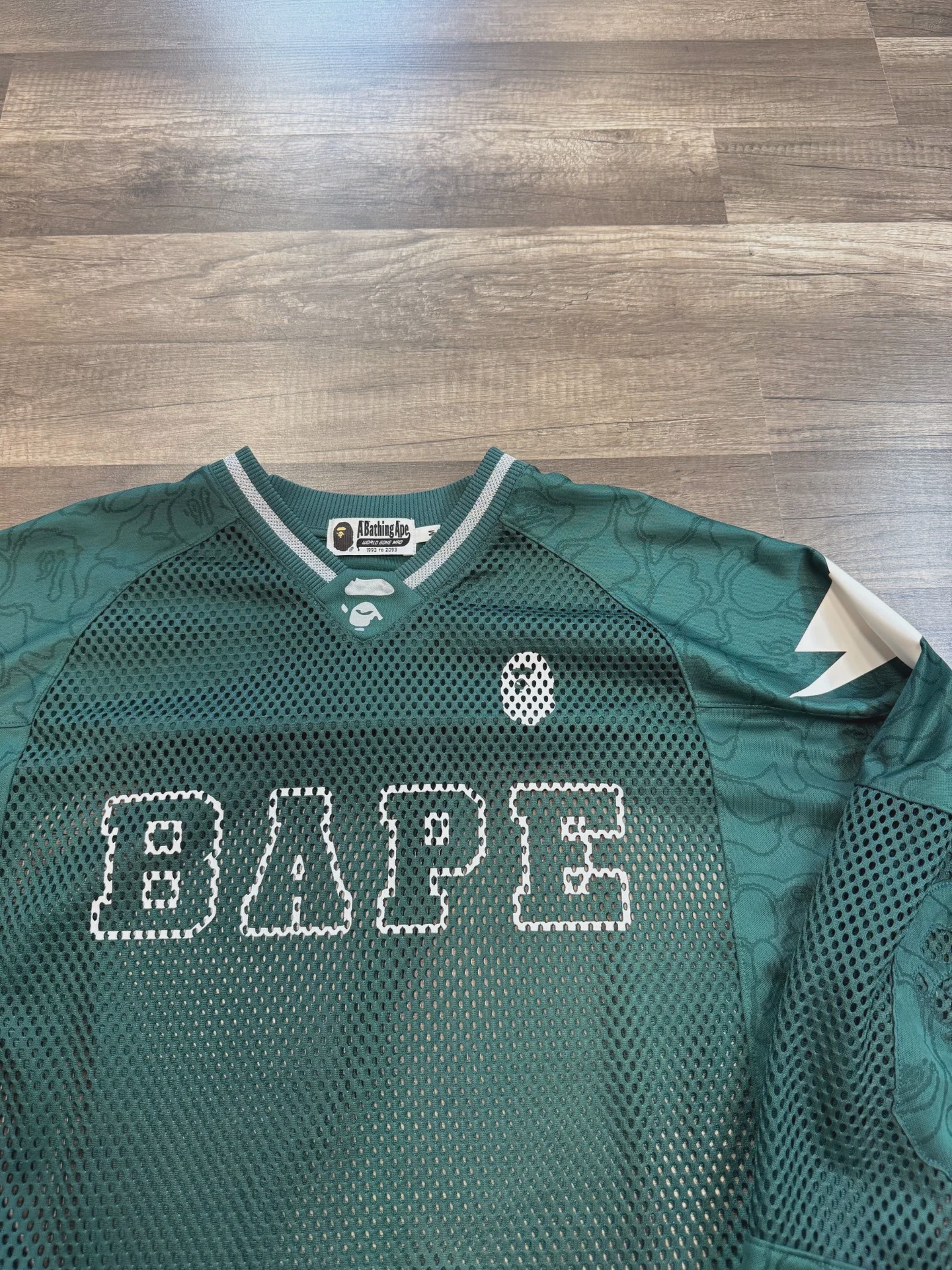 Bape Green Jersey M • Pre-Owned [6546] - photo 2