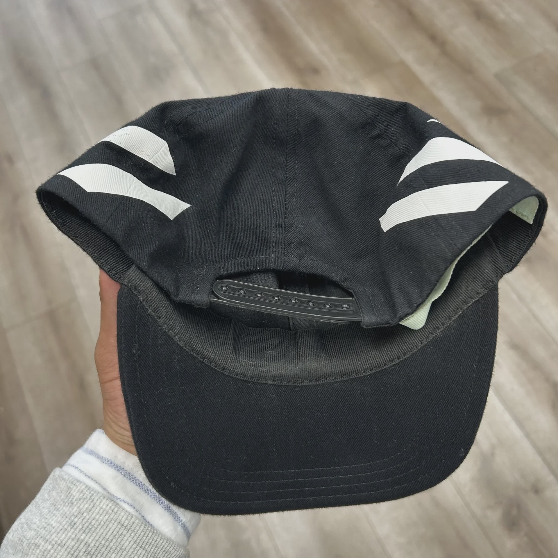 authentic Off-White c/o Virgil Abloh Diagonal Stripes Baseball Cap • Pre-Owned [7041] - photo 4