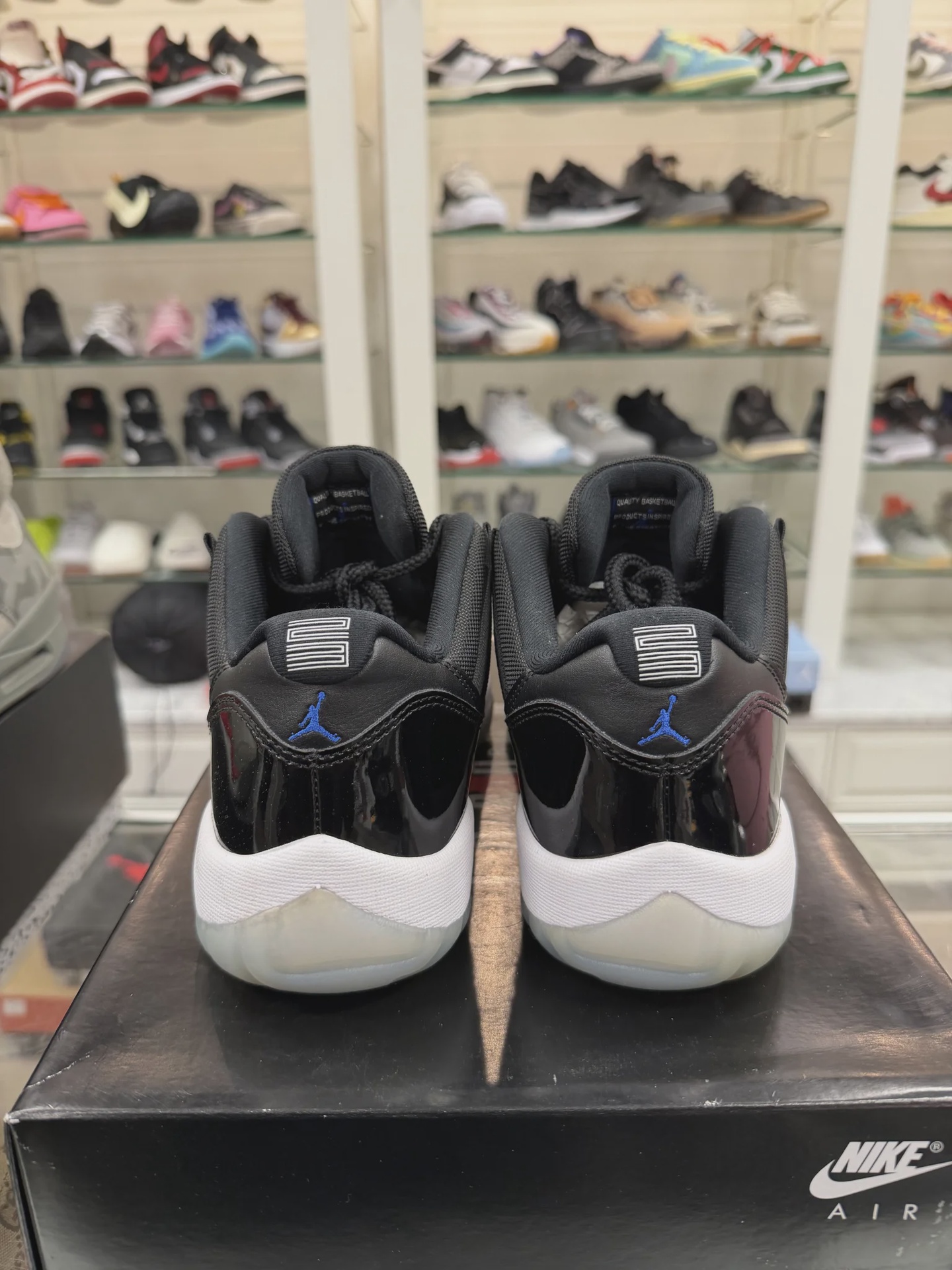 Air Jordan 11 Retro Low Space Jam • Pre-Owned [3848] - photo 4