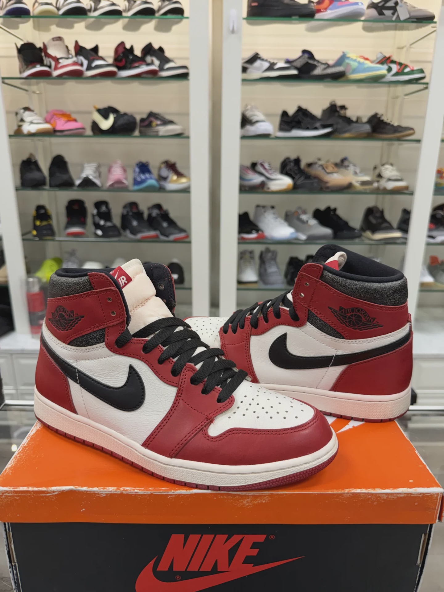 Jordan Air Jordan 1 Retro High Original Chicago Lost and Found - Size US M 9