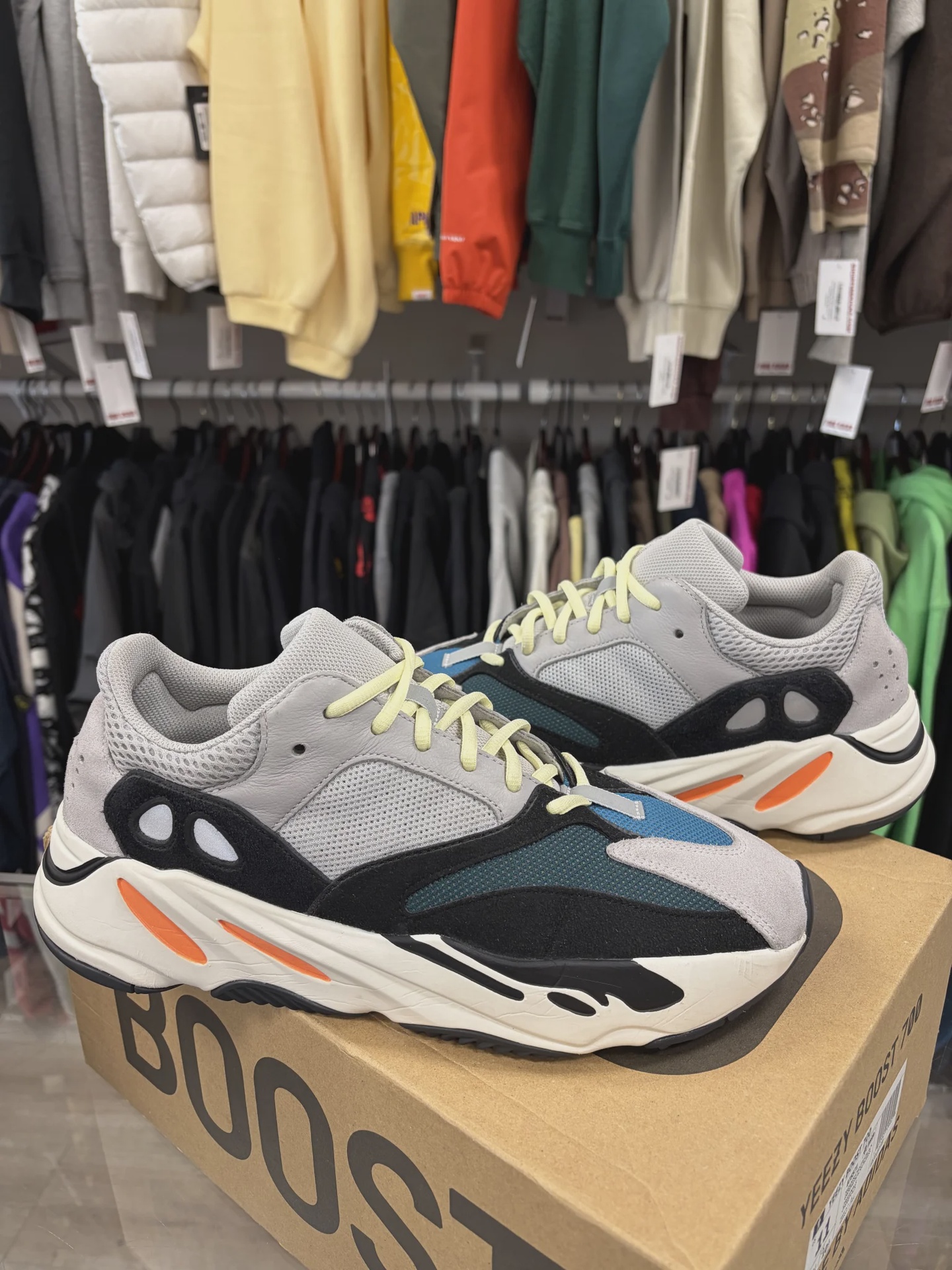adidas Yeezy Boost 700 Wave Runner • Pre-Owned [5219] - photo 1