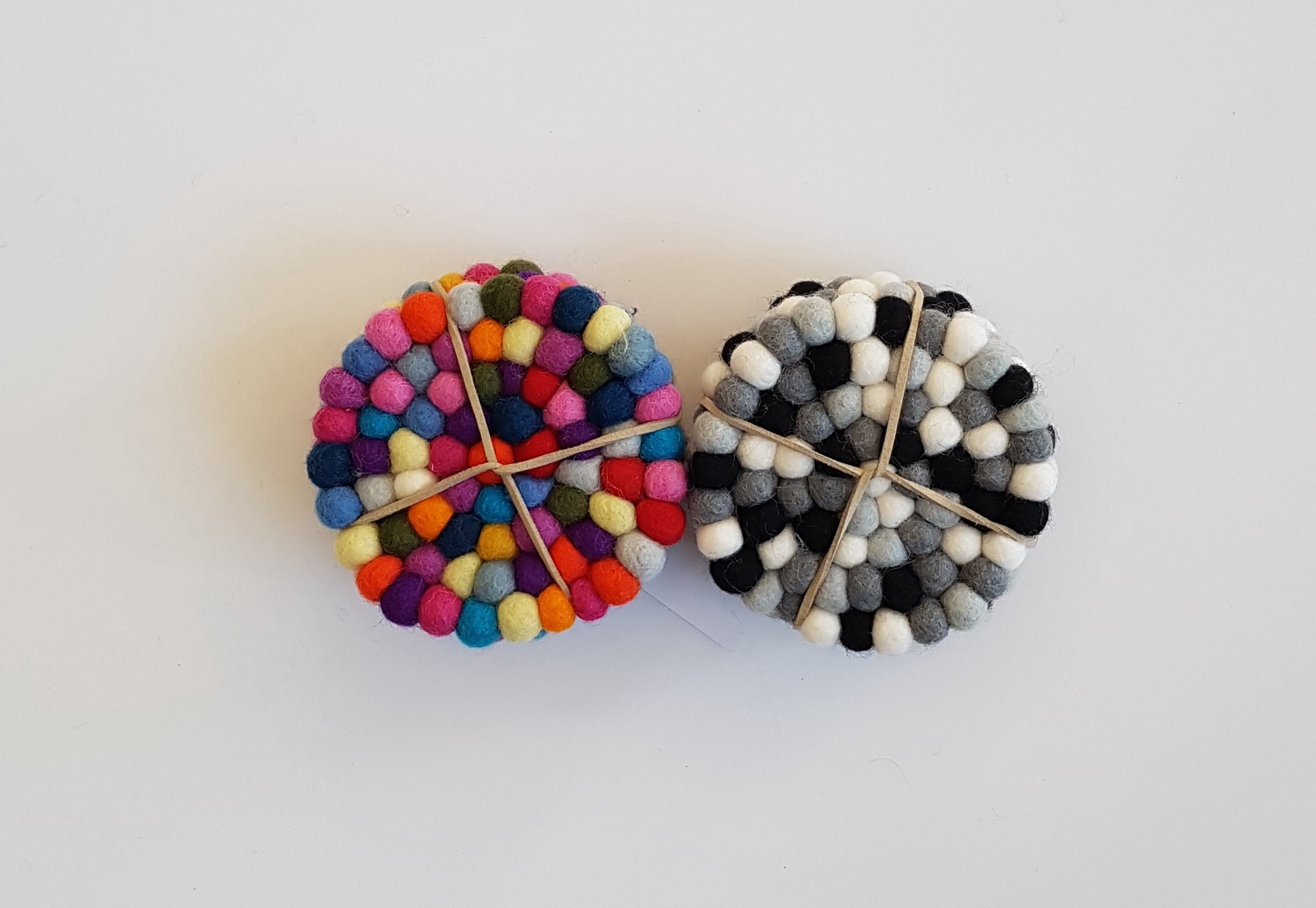 FELT BALL COASTER