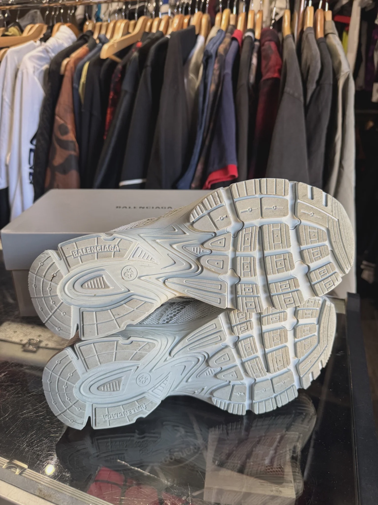 Balenciaga Grey Phantom Sneaker  • Pre-Owned [5560] - photo 3