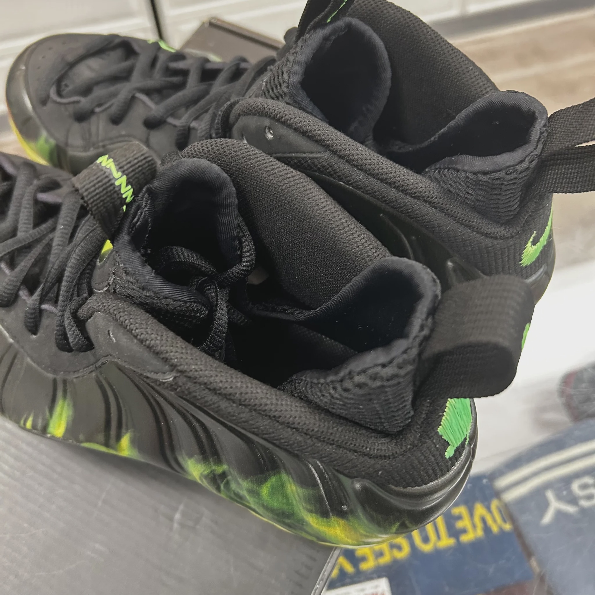 Nike Air Foamposite One ParaNorman • Pre-Owned [3564] - photo 7