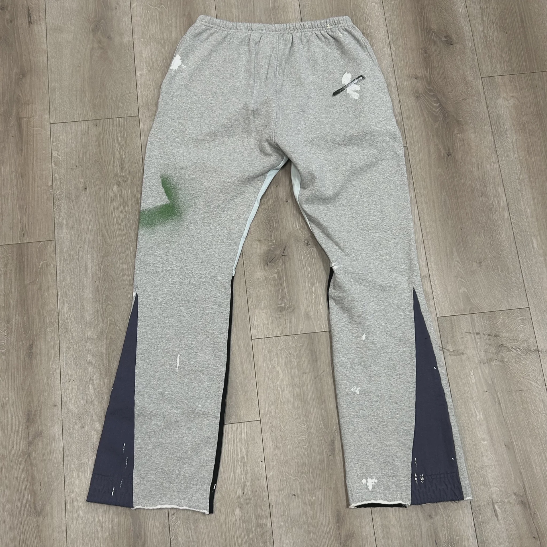 Gallery Dept. Painted Logo Flare Sweatpants in Heather Grey • Pre-Owned [1358] - photo 5