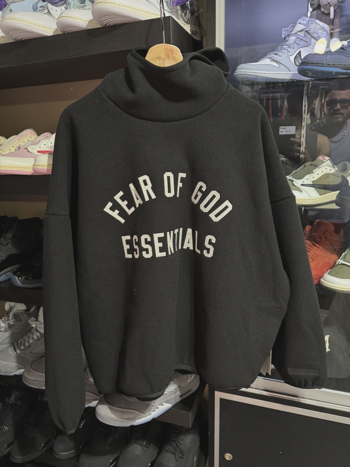 Fear Of God Essentials Black Fleece Hoodie size S • Pre-Owned [0657]