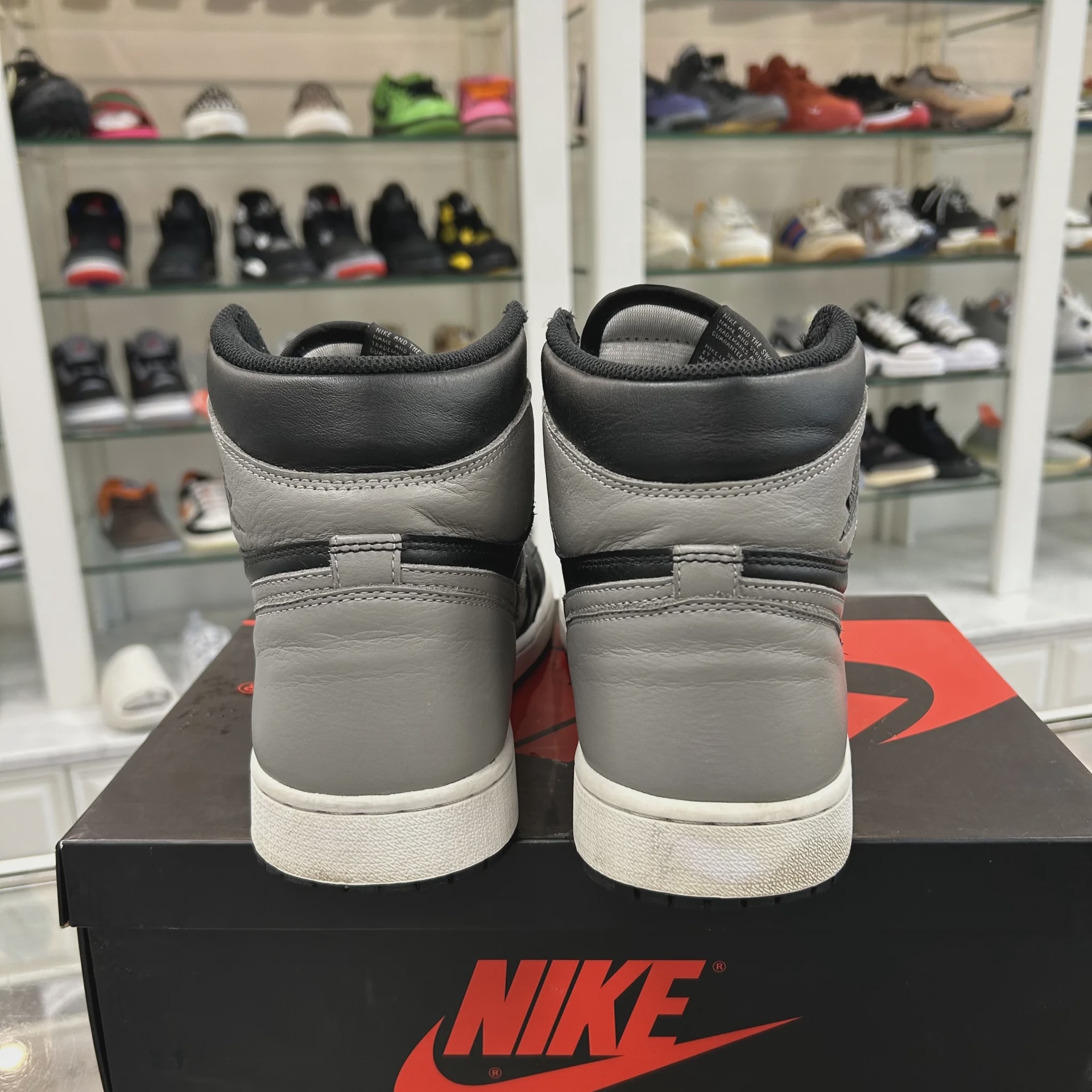 Air Jordan 1 Retro High Shadow (2018) • Pre-Owned [9104] - photo 4