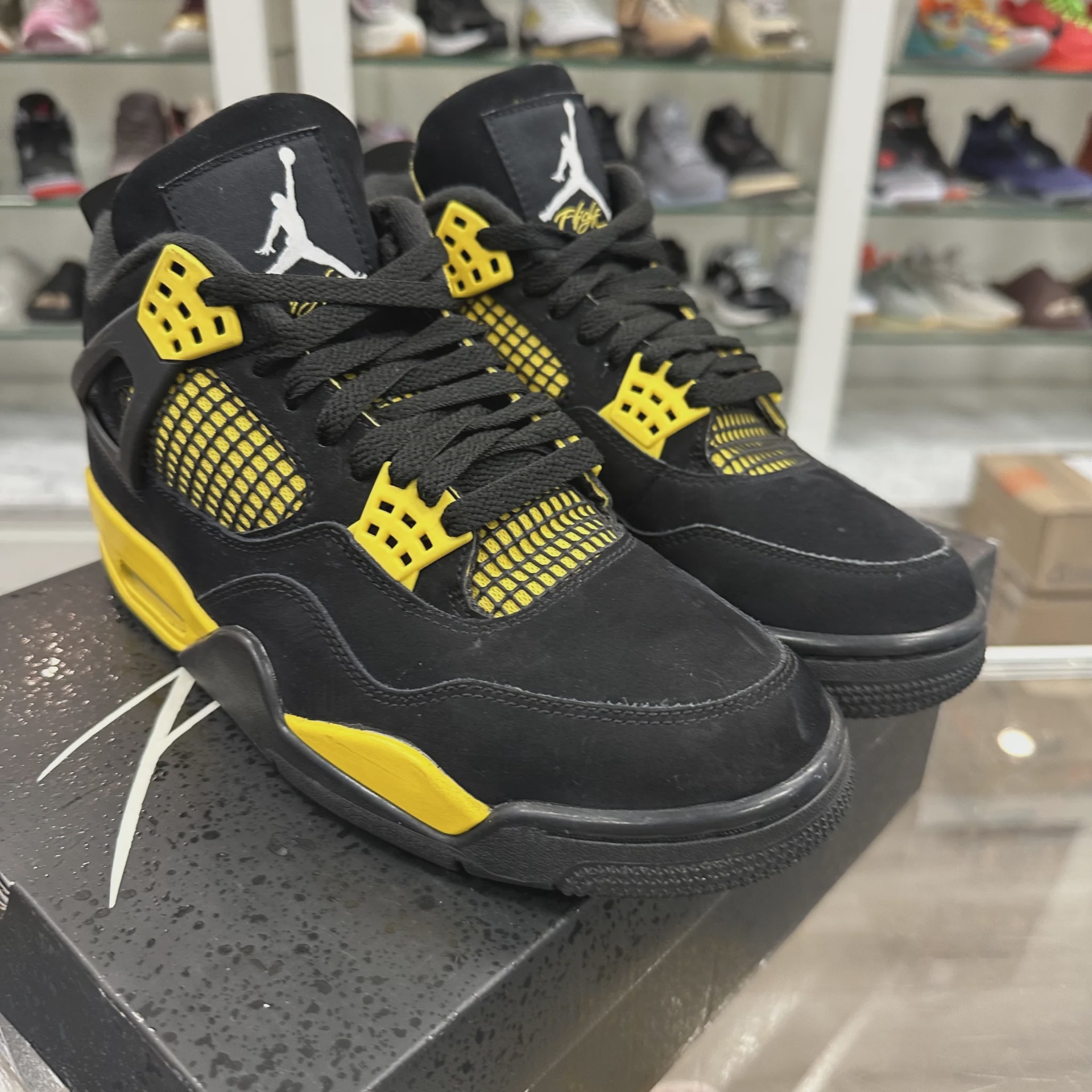 Air Jordan 4 Retro Thunder (2023) • Pre-Owned [8598] - photo 5