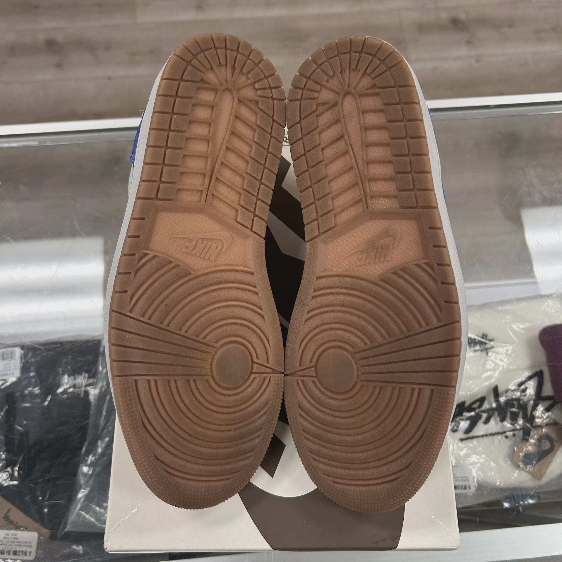 Air Jordan 1 Retro Low Travis Scott Canary (Women's) • Pre-Owned [9278] 4