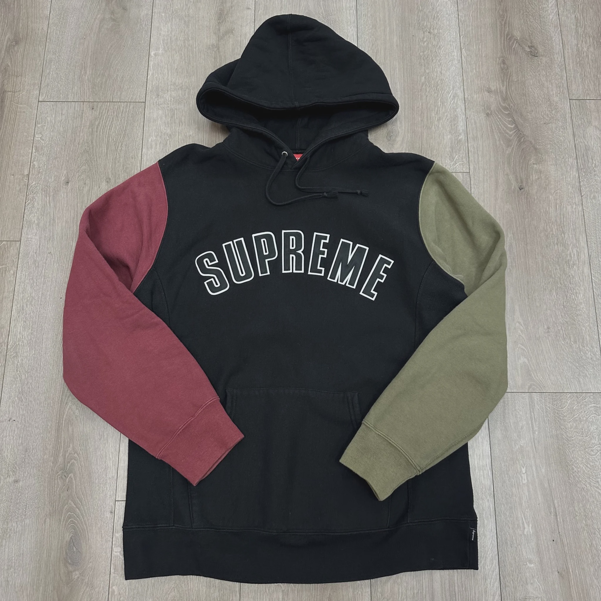 FW16 Supreme Color Blocked Arc Logo Hoodie  • Pre-Owned [7023] - photo 1