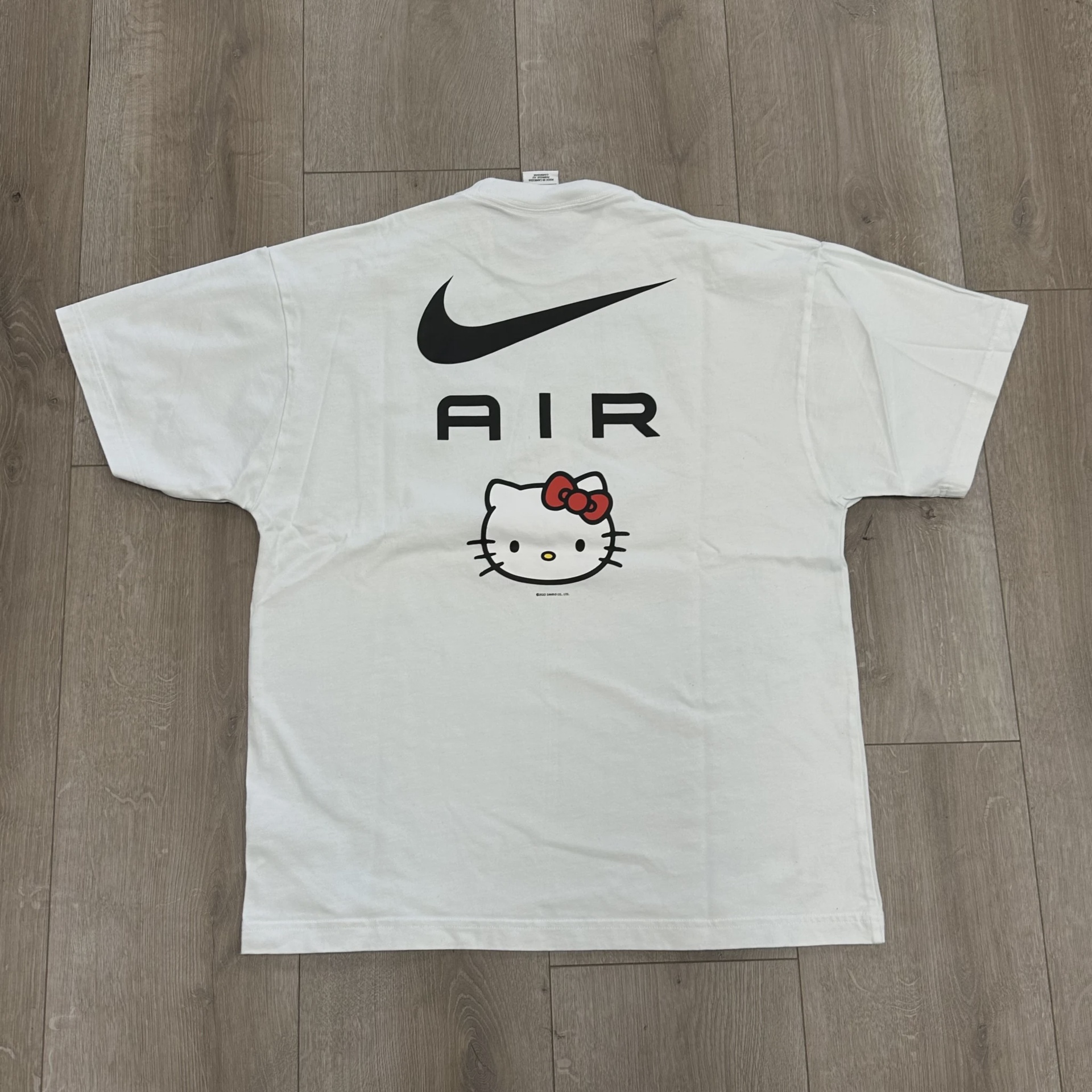 Hello Kitty x Nike Tee White • Pre-Owned [2423] 3