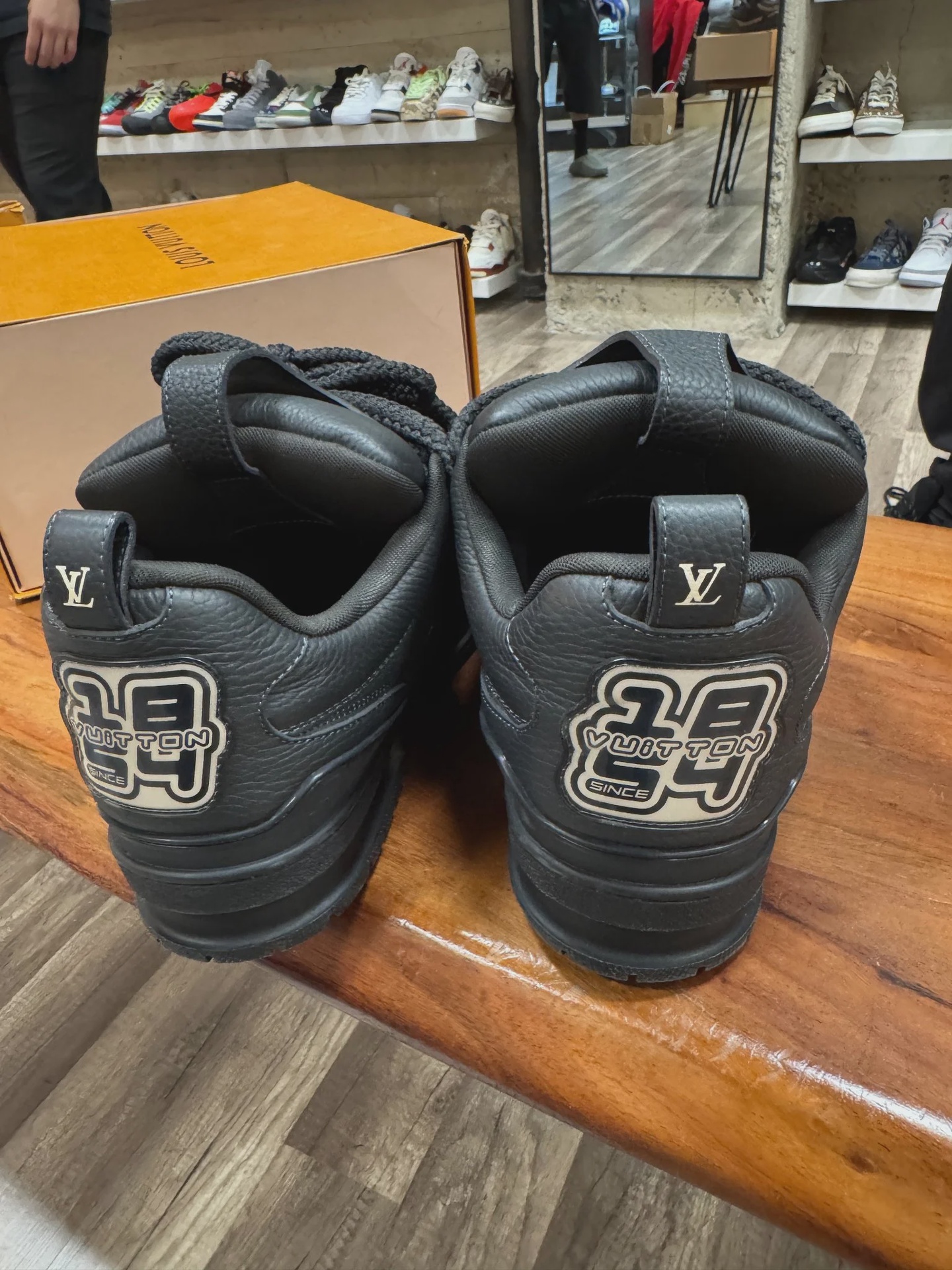 Louis Vuitton Skate Sneaker 9LV • Pre-Owned [2532] - photo 3