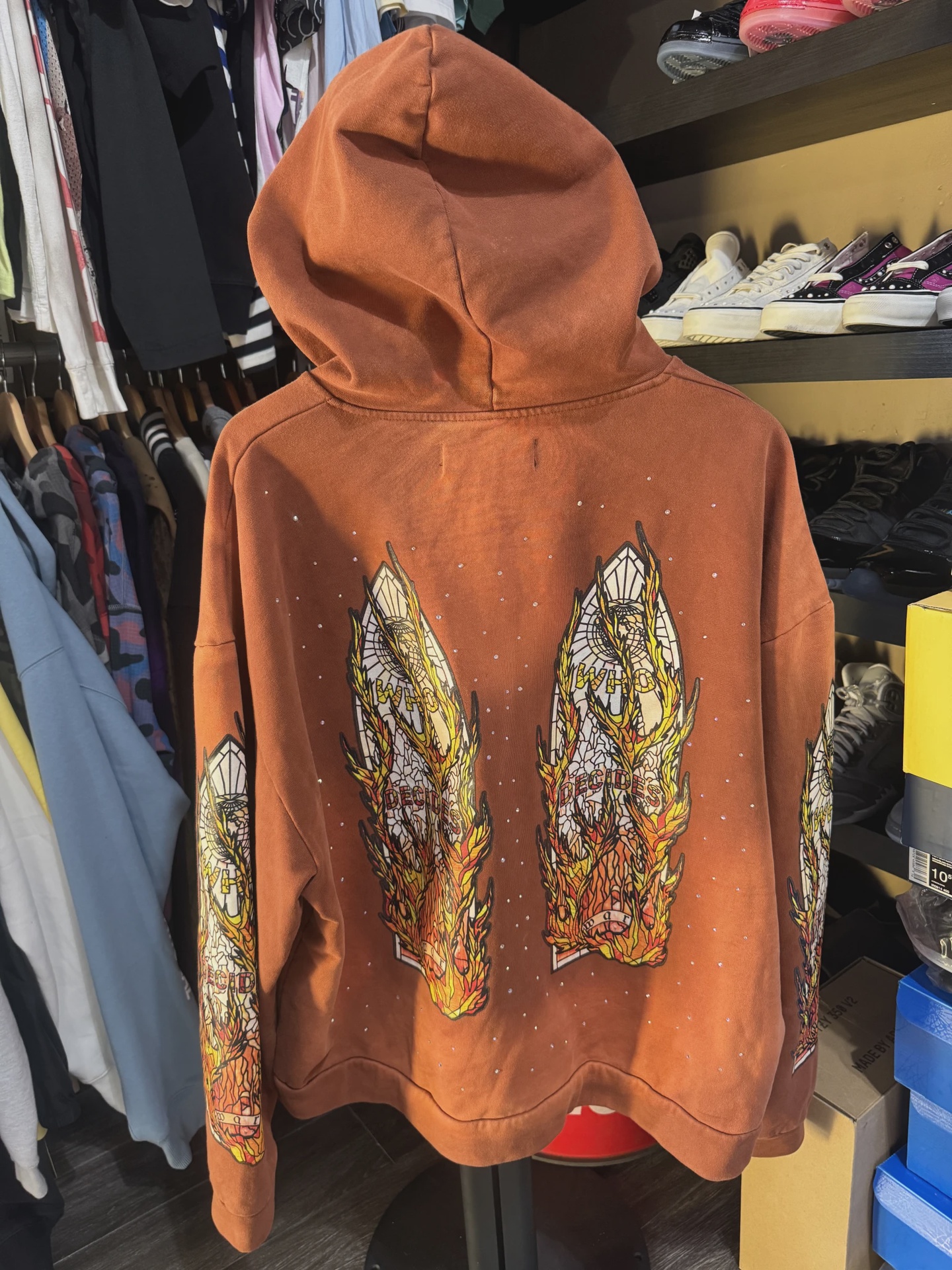 Who Decides War Brown Stain Glass Hoodie size L • Pre-Owned [8377] 2