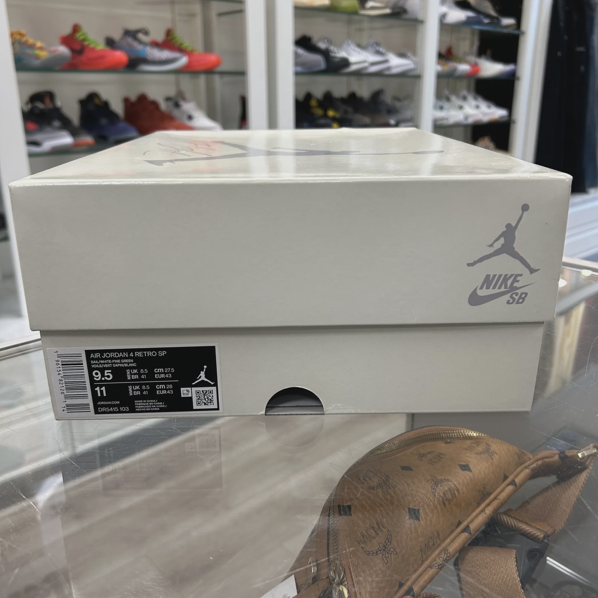 Air Jordan 4 Retro SB Pine Green • Pre-Owned [7965] - photo 3