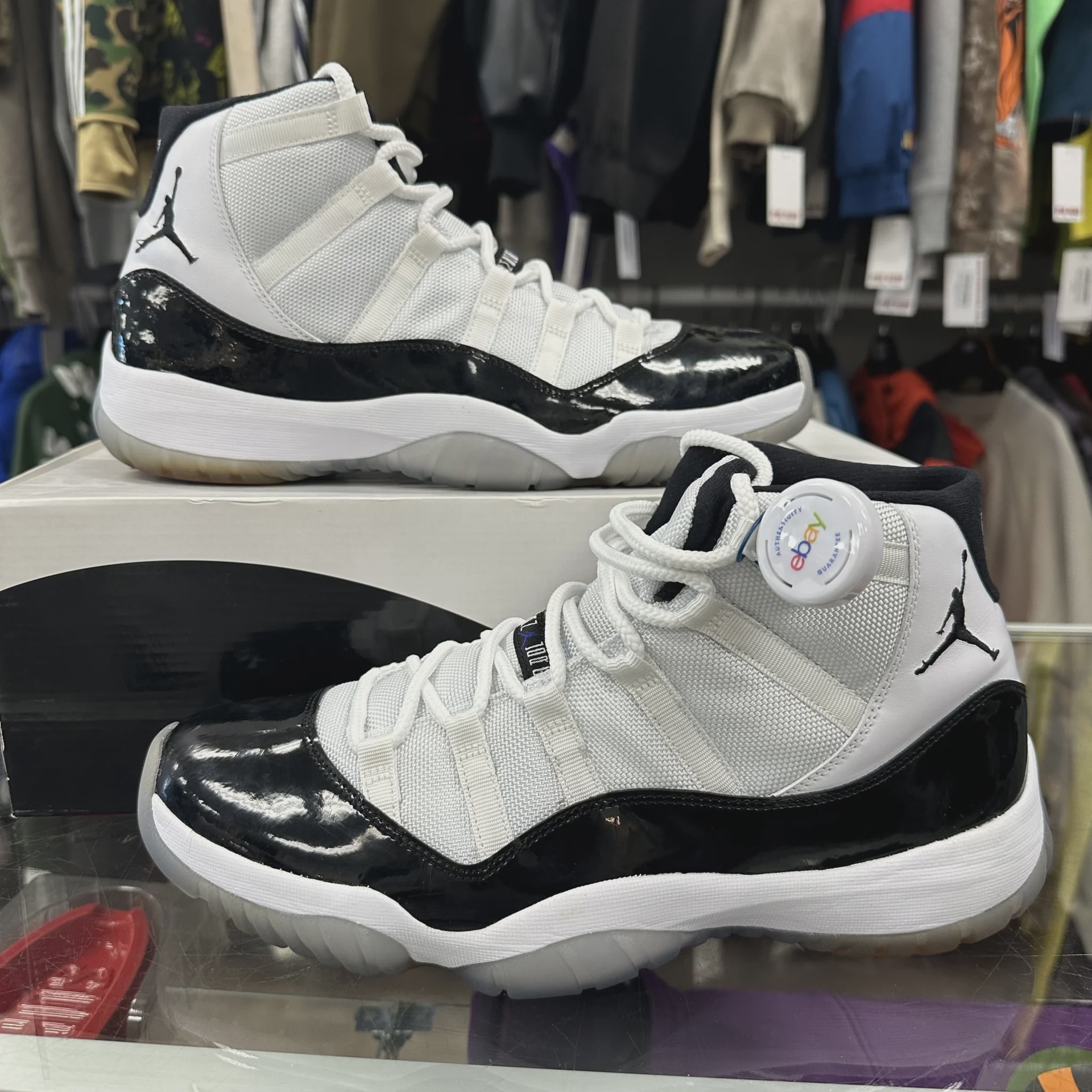 Air Jordan 11 Retro Concord (2011) • Pre-Owned [1905] - photo 2