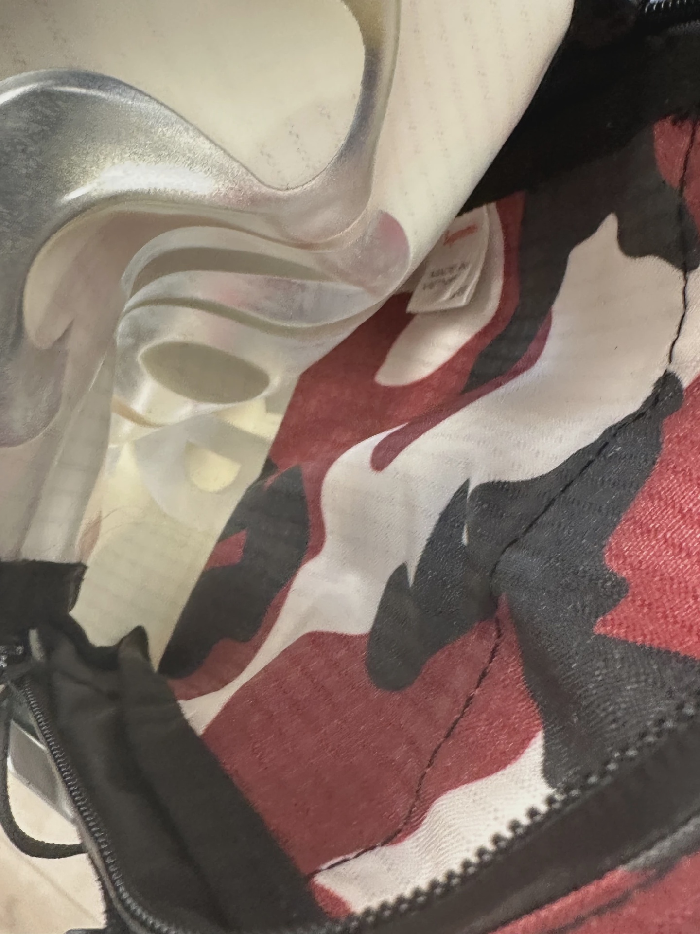Supreme Red Camo Sling • Pre-Owned [1055] 2
