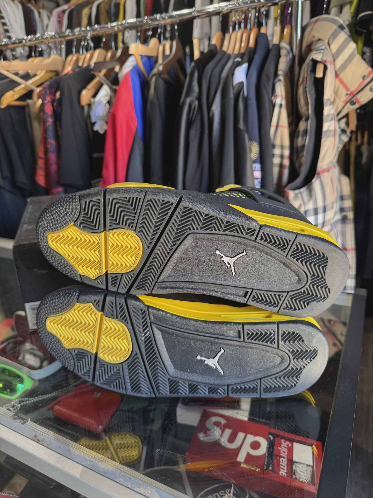 Air Jordan 4 Retro Thunder (2023) • Pre-Owned [1320] - photo 3