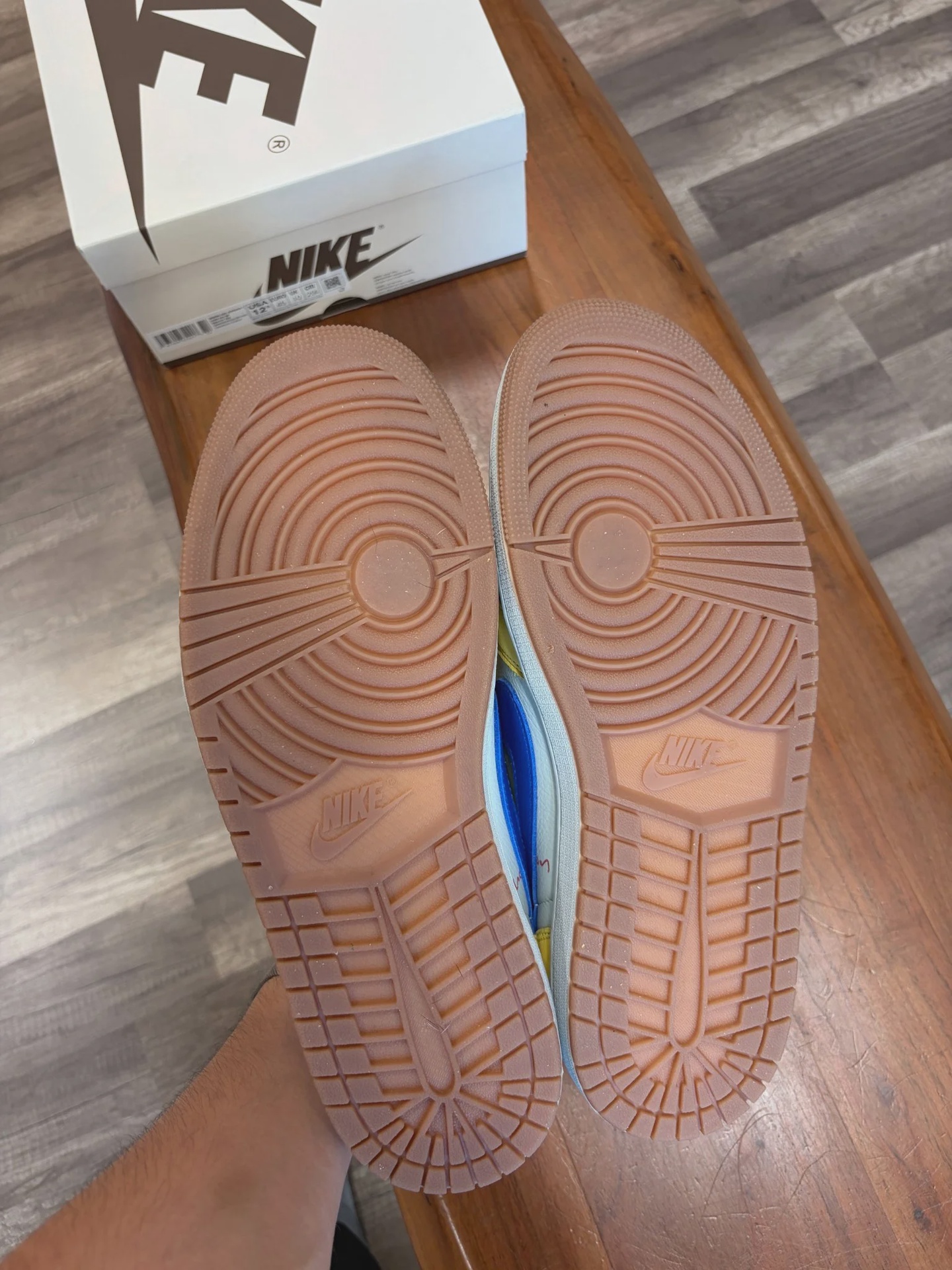 Air Jordan 1 Retro Low Original SP Travis Scott Canary (12.5 Women's) • Pre-Owned [2032] - photo 3