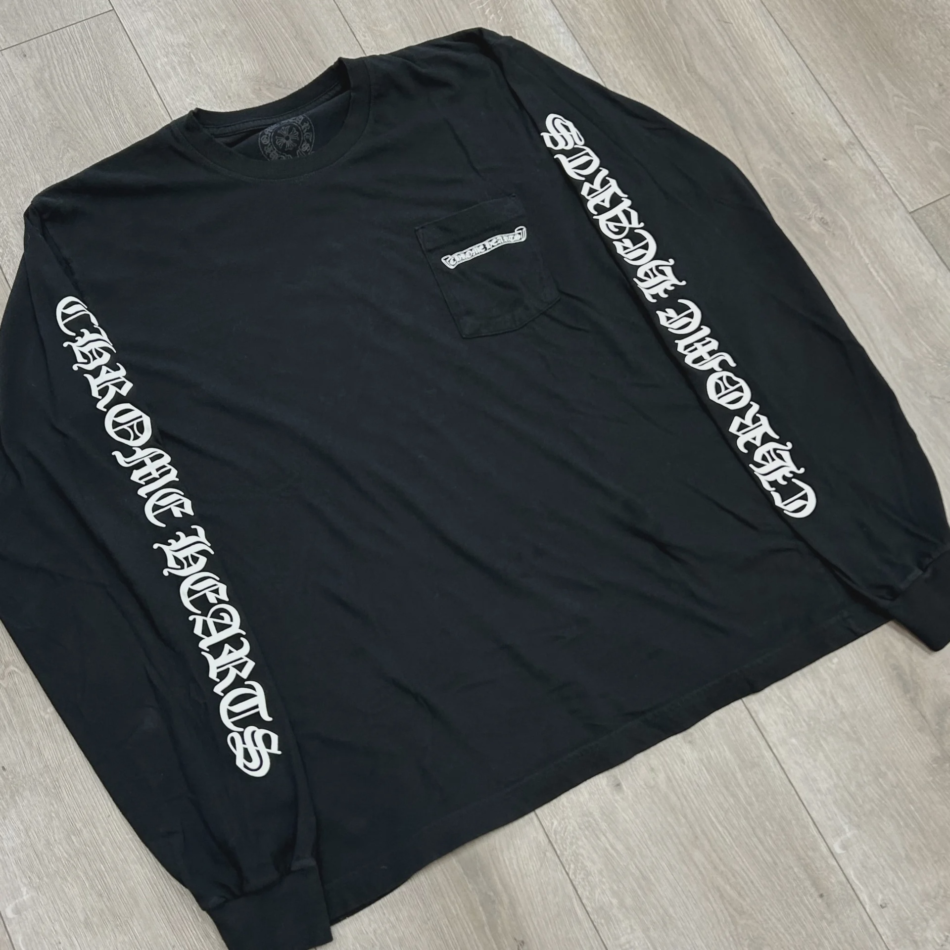 Chrome Hearts Scroll Logo Long-Sleeve Pocket T-Shirt Black • Pre-Owned [3058] - photo 6