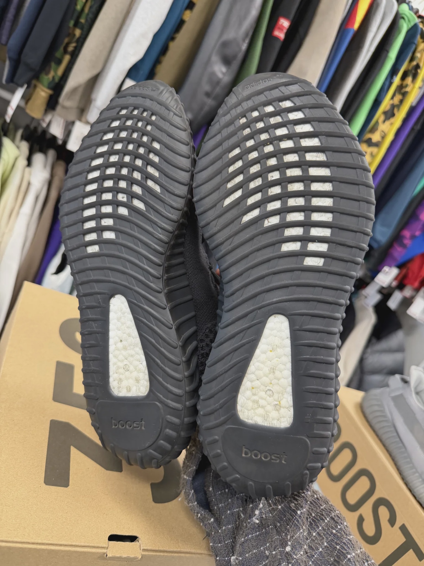 adidas Yeezy Boost 350 V2 Onyx • Pre-Owned [6958] - photo 3