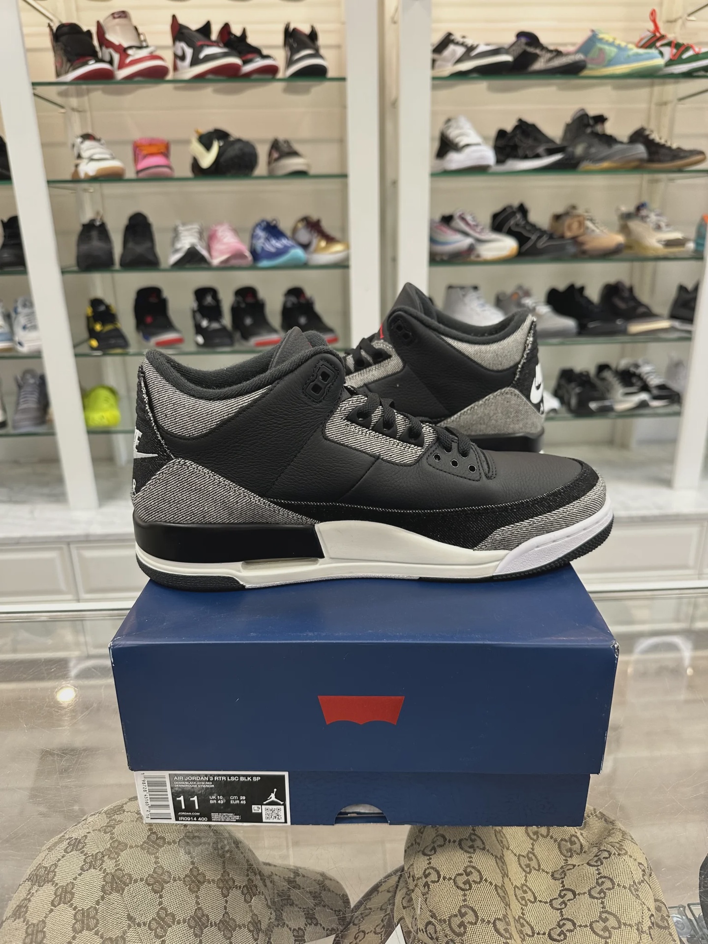Air Jordan 3 Retro Levi’s Black • Pre-Owned [0945] - photo 2