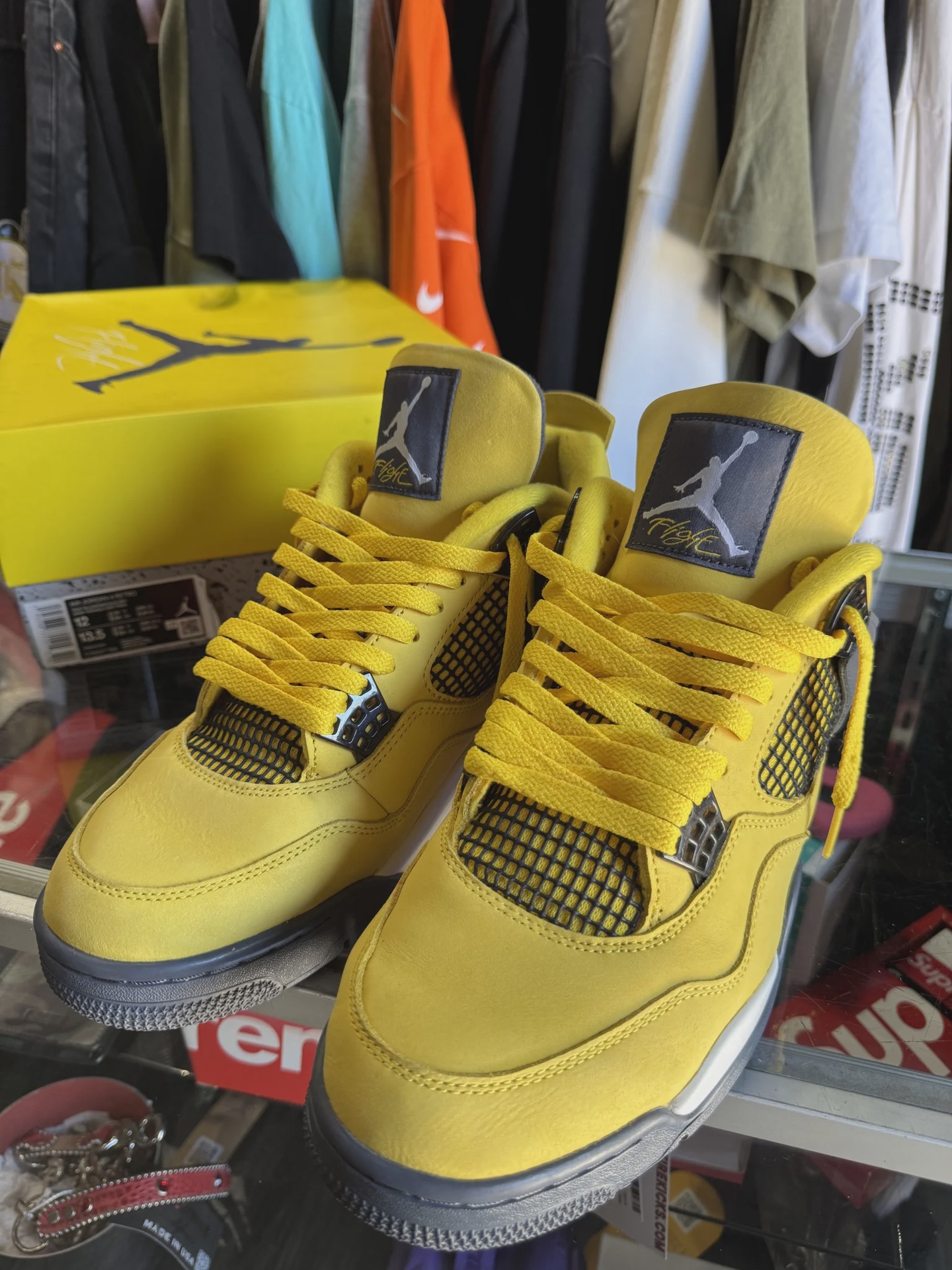 Air Jordan 4 Retro Lightning (2021) • Pre-Owned [2987] - photo 2