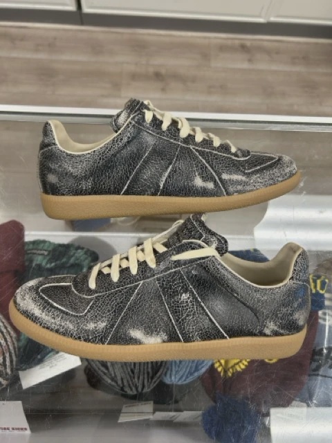 Maison Margiela Replica Black White Distressed No Box • Pre-Owned [3001]