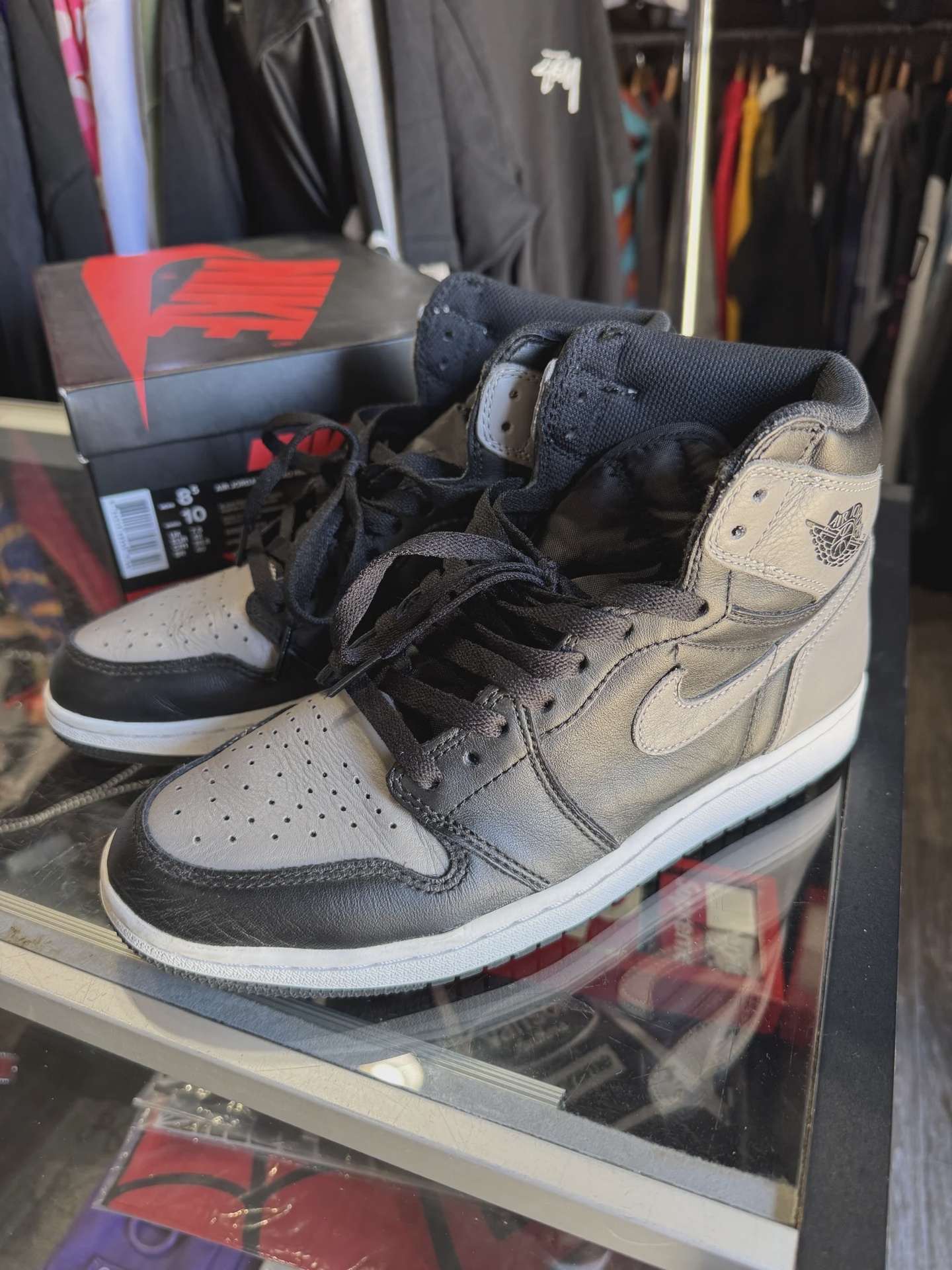 Air Jordan 1 Retro High Shadow (2018) • Pre-Owned [2329] - photo 2