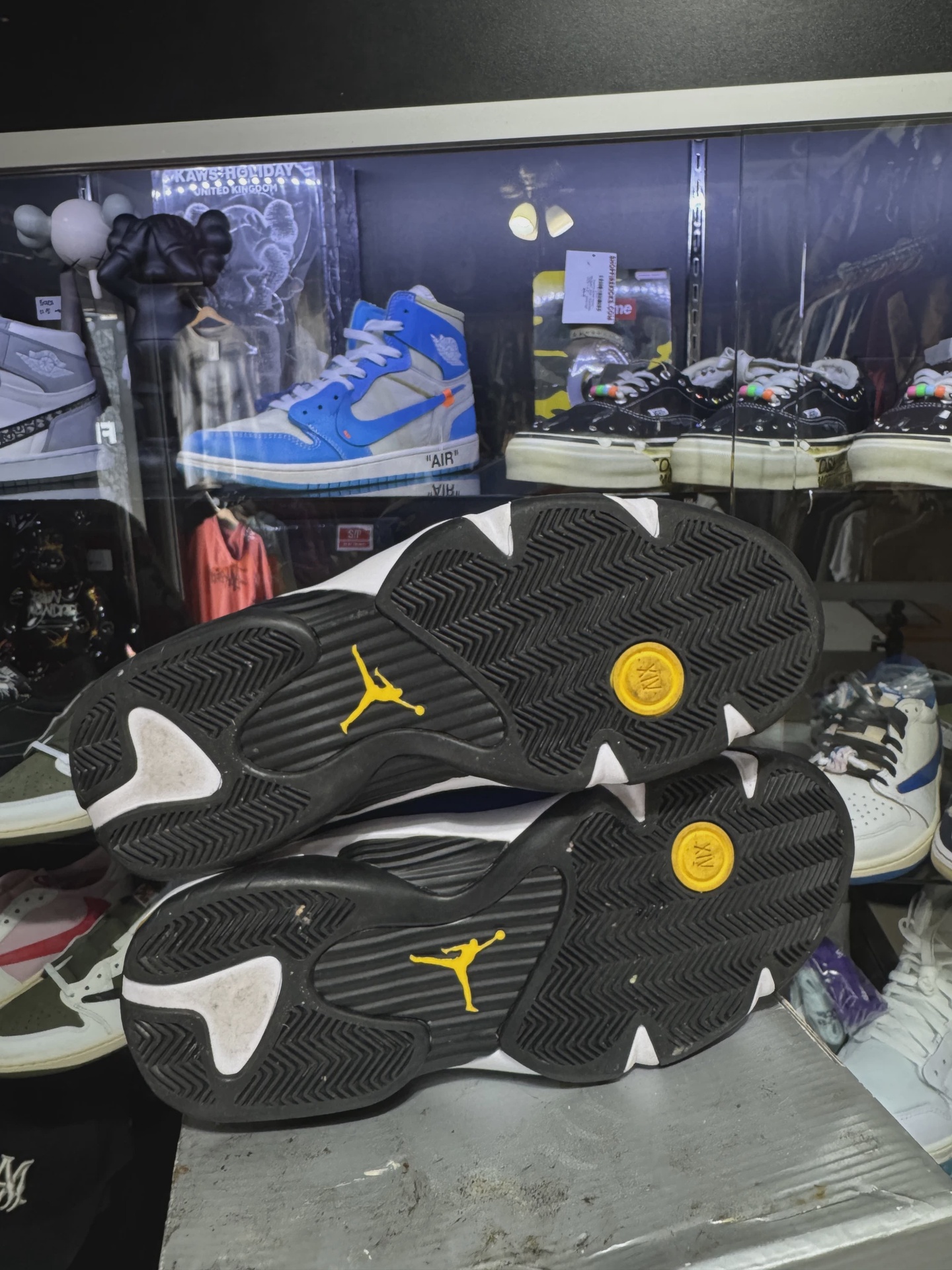 Air Jordan 14 Retro Laney (2023) • Pre-Owned [0861] - photo 2