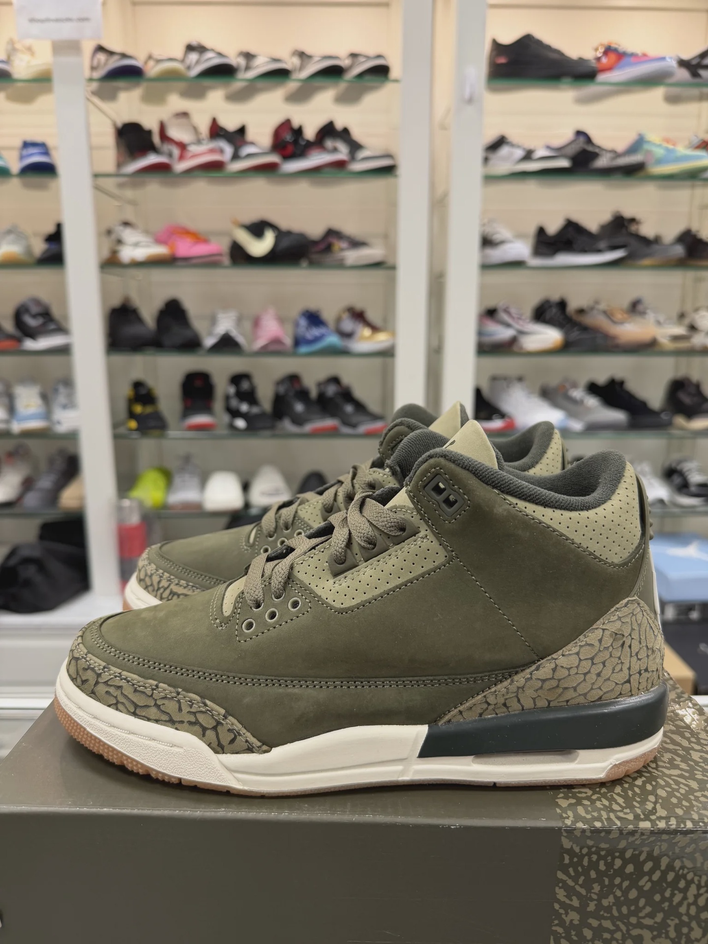 Air Jordan 3 Retro Family Affair (Grade School) • Pre-Owned [6092] - photo 3