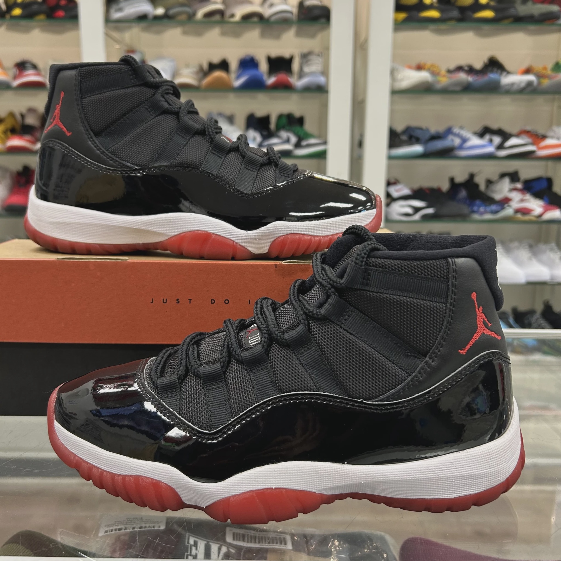 Jordan 11 Retro Playoffs Bred (2019) • Pre-Owned [4949] 3