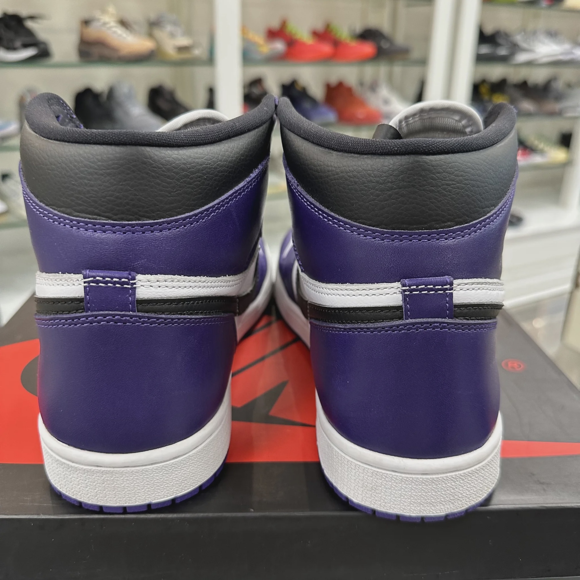 Air Jordan 1 Retro High Court Purple White • Pre-Owned [9357] - photo 5