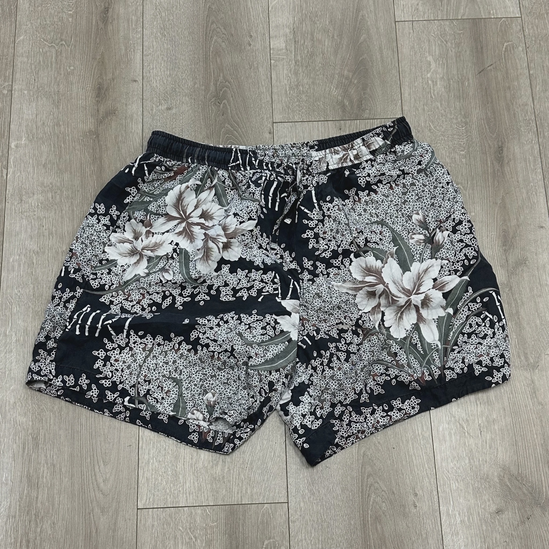 Amiri Hibiscus Tiki Shorts  • Pre-Owned [2501]