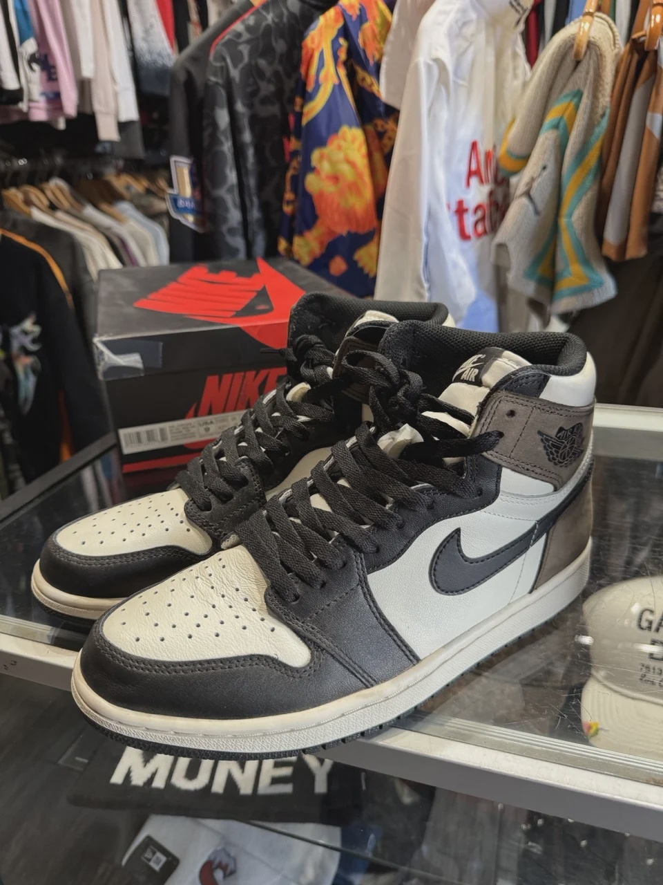 Air Jordan 1 Retro High Dark Mocha • Pre-Owned [2838] - photo 2