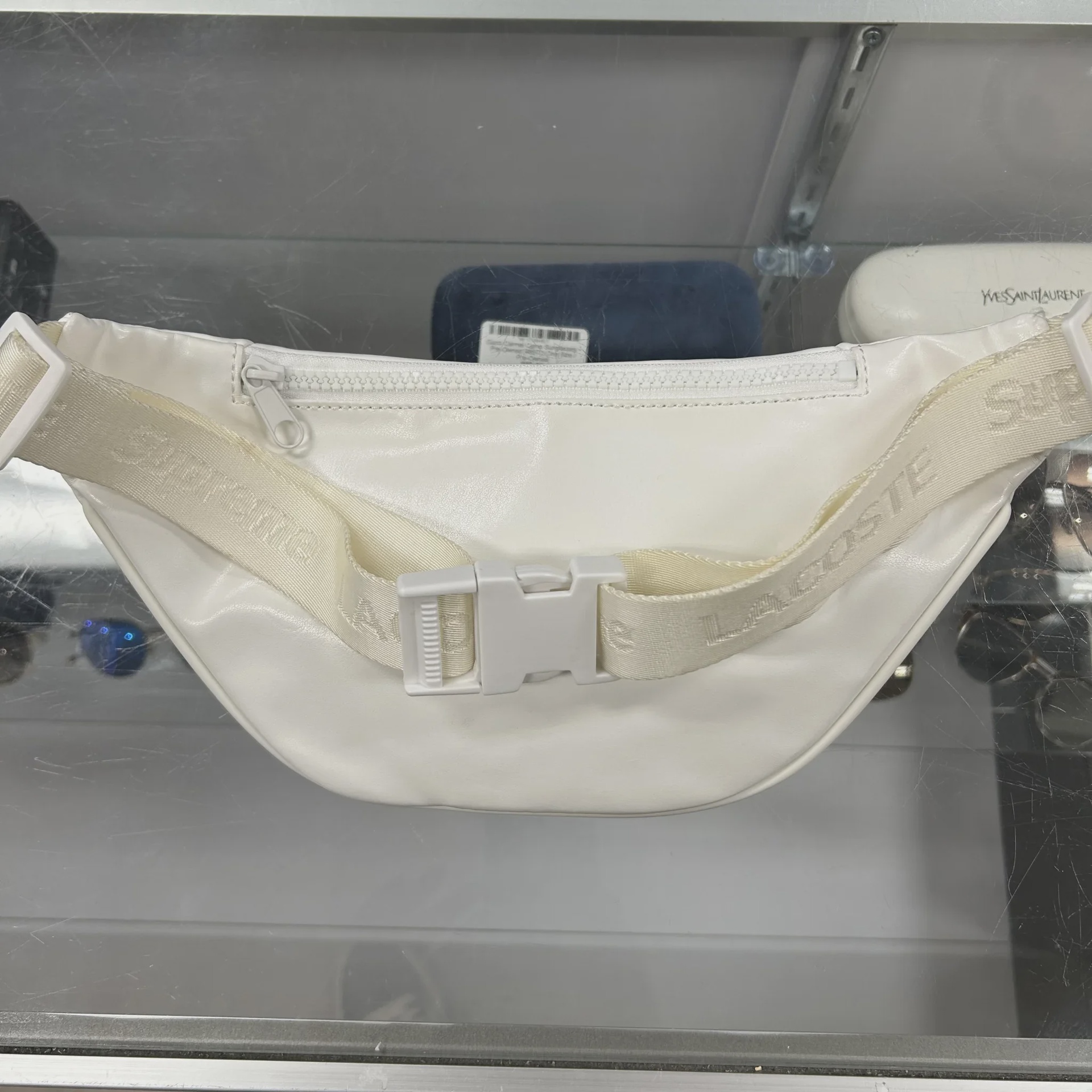 Supreme x LACOSTE Leather Waist Bag in White • Pre-Owned [7970] - photo 4