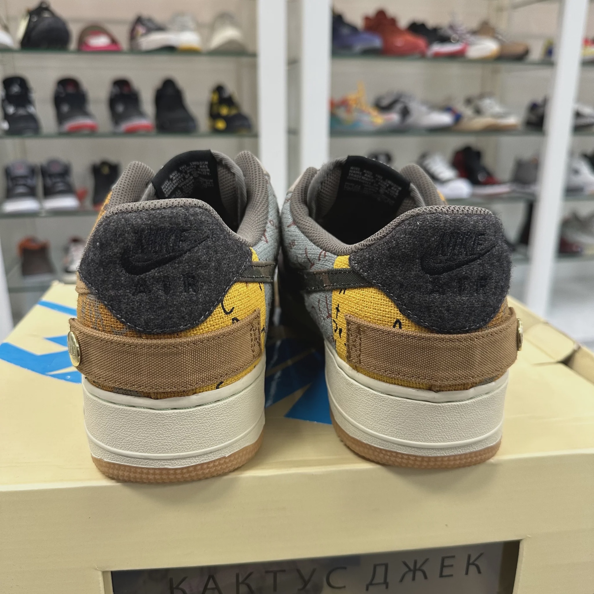 Nike Air Force 1 Low Travis Scott Cactus Jack • Pre-Owned [2323] - photo 5