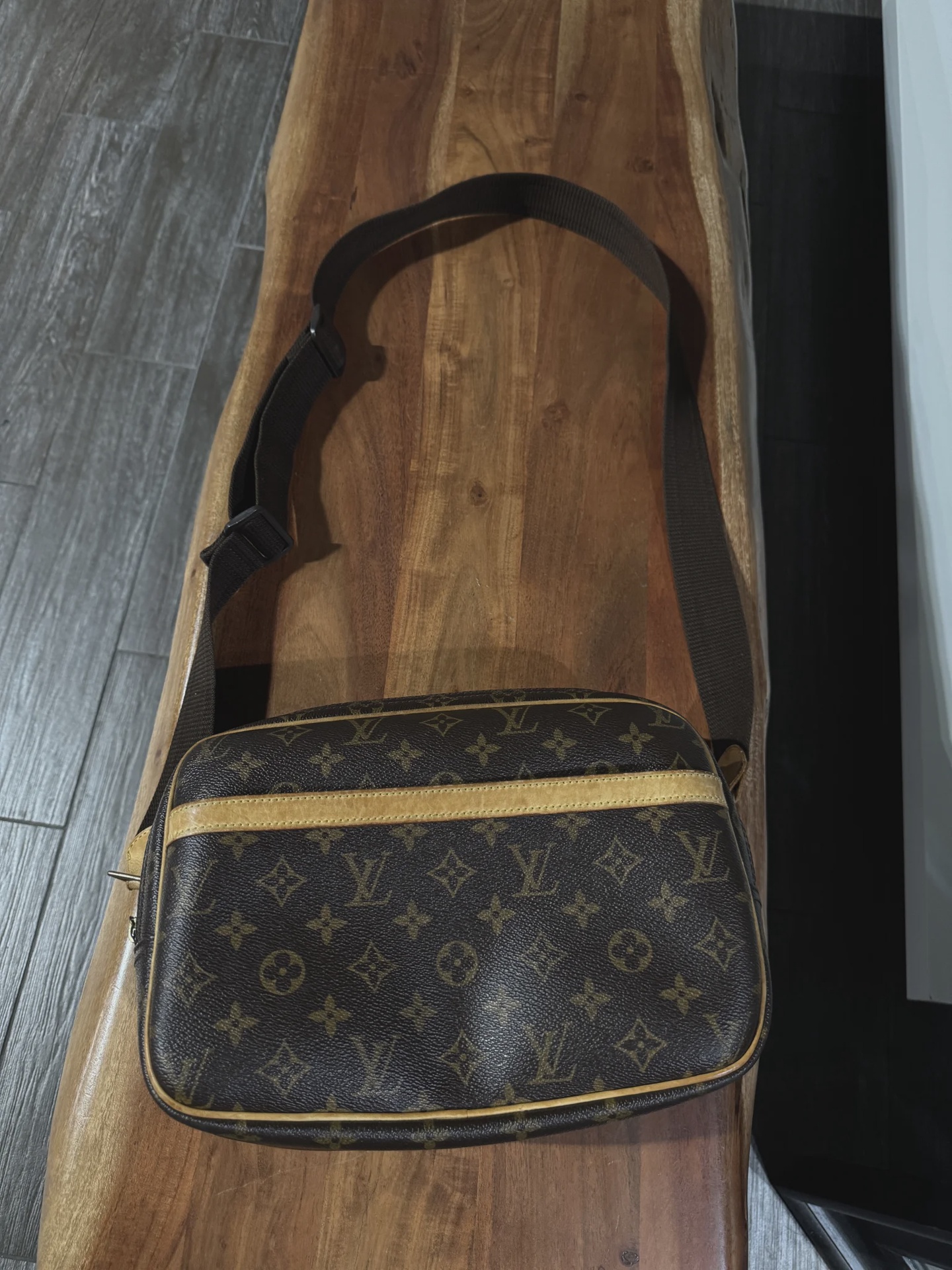 Louis Vuitton Reporter Bag • Pre-Owned [4817] - photo 1