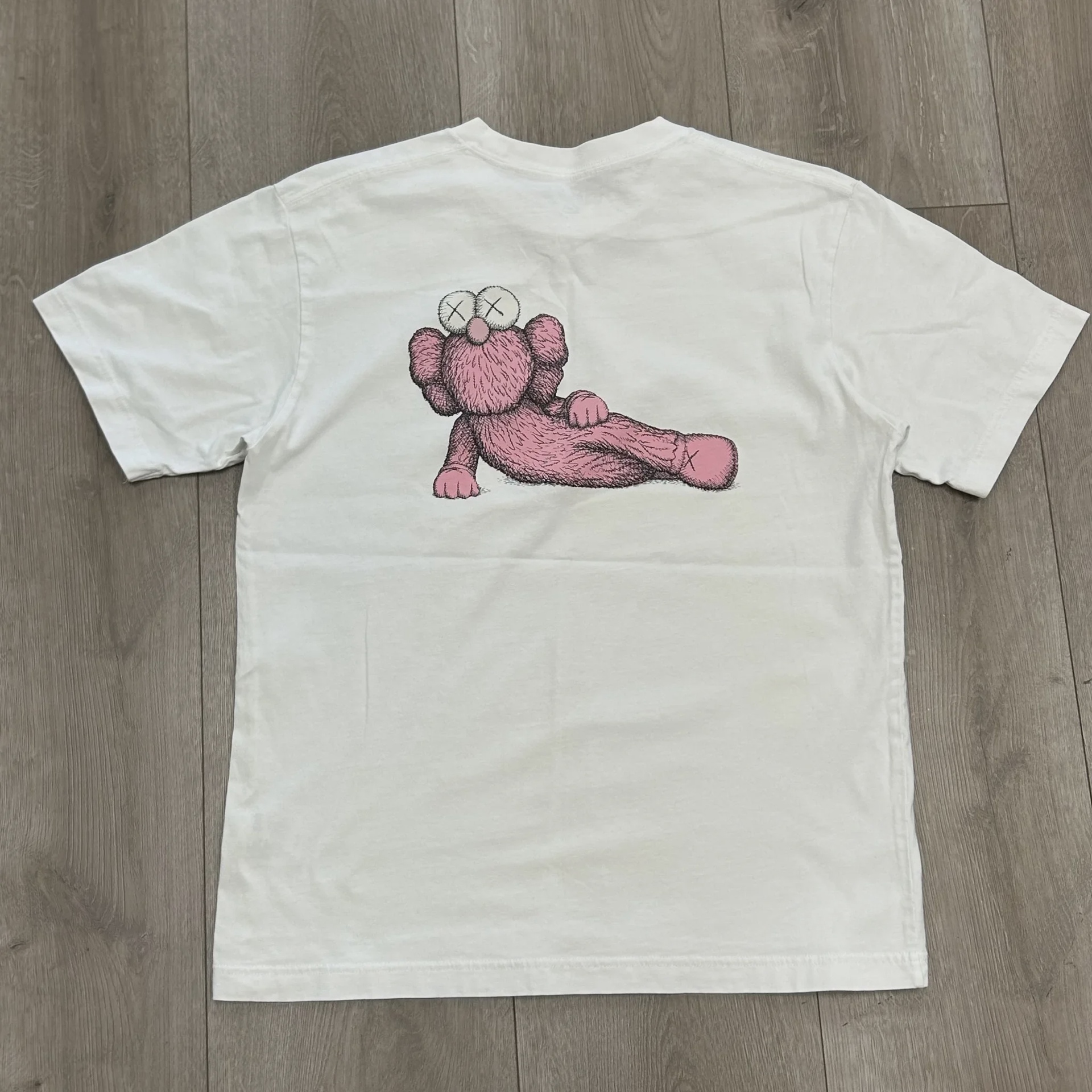 KAWS x Uniqlo UT Short Sleeve Graphic T-shirt  • Pre-Owned [9141] - photo 4