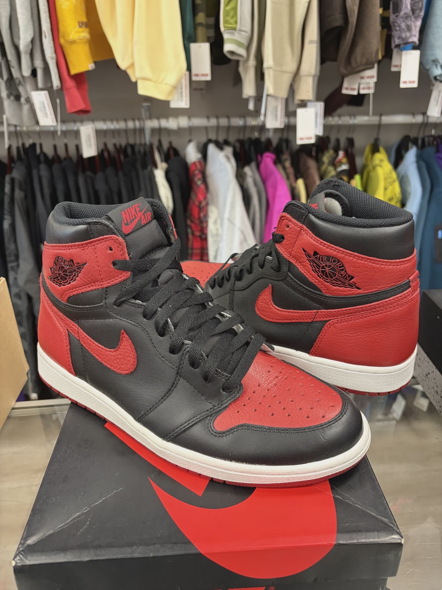 Air Jordan 1 Retro High Black Red Banned (2016) • Pre-Owned [1994] - photo 1