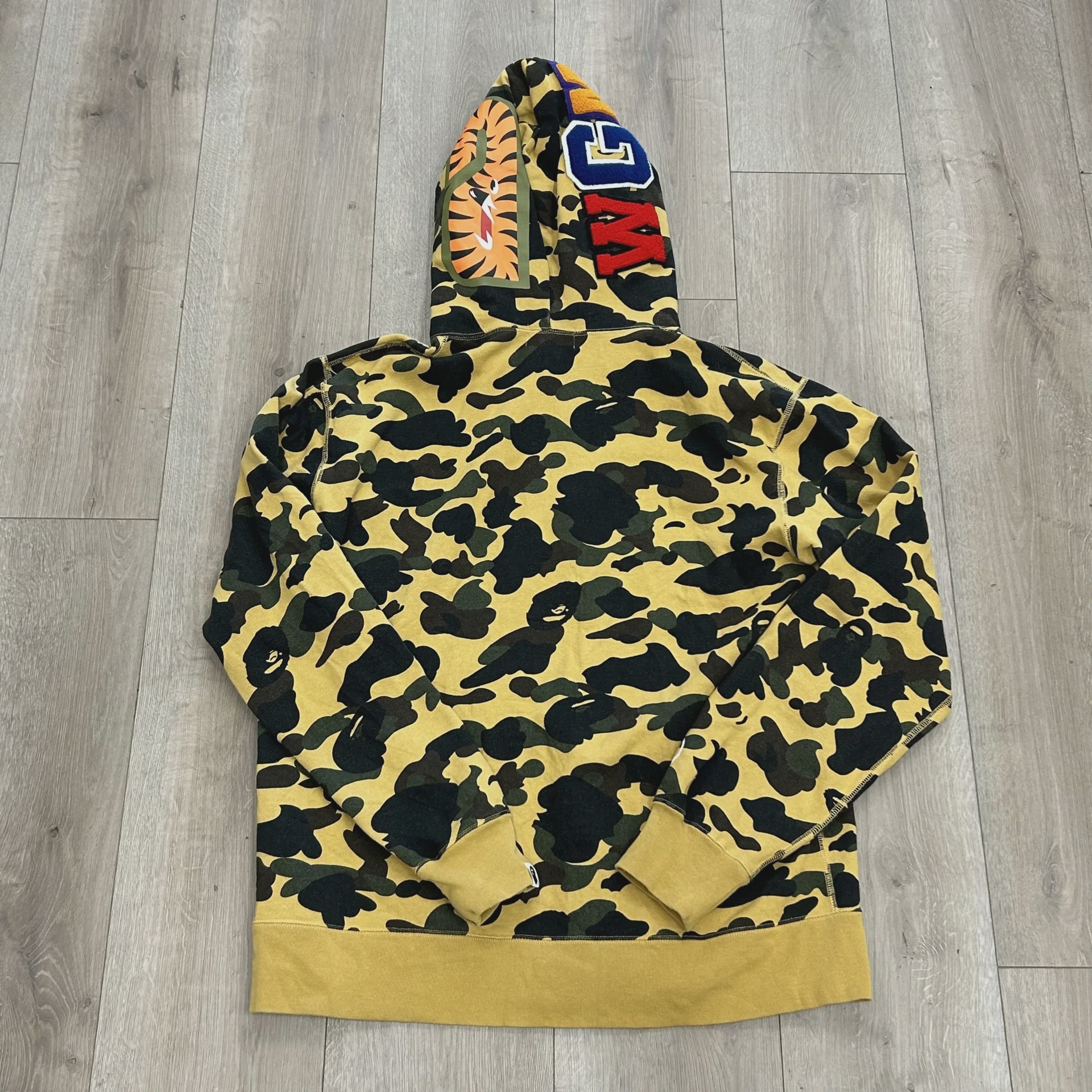 A Bathing Ape (BAPE) 1st Camo Shark Full Zip Hoodie • Pre-Owned [4179] - photo 3