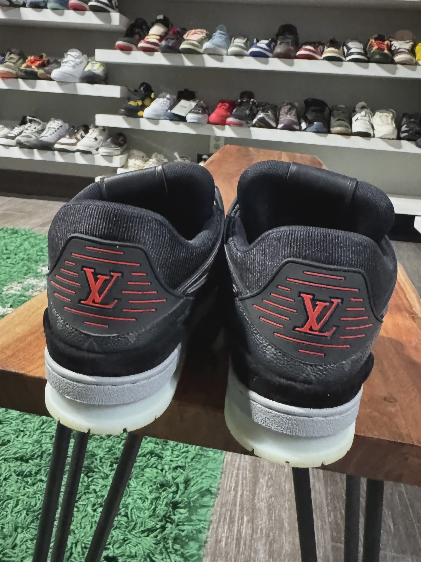 Louis Vuitton LV Monogram Bred size 8.5LV • Pre-Owned [7424] - photo 3