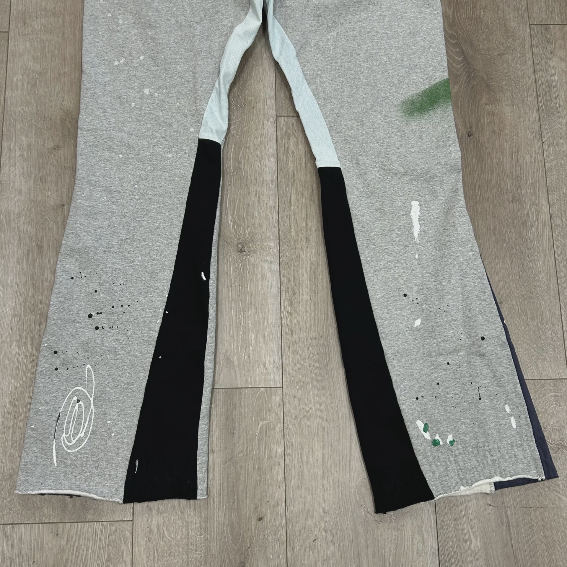 Gallery Dept. Painted Logo Flare Sweatpants in Heather Grey • Pre-Owned [1358] - photo 9