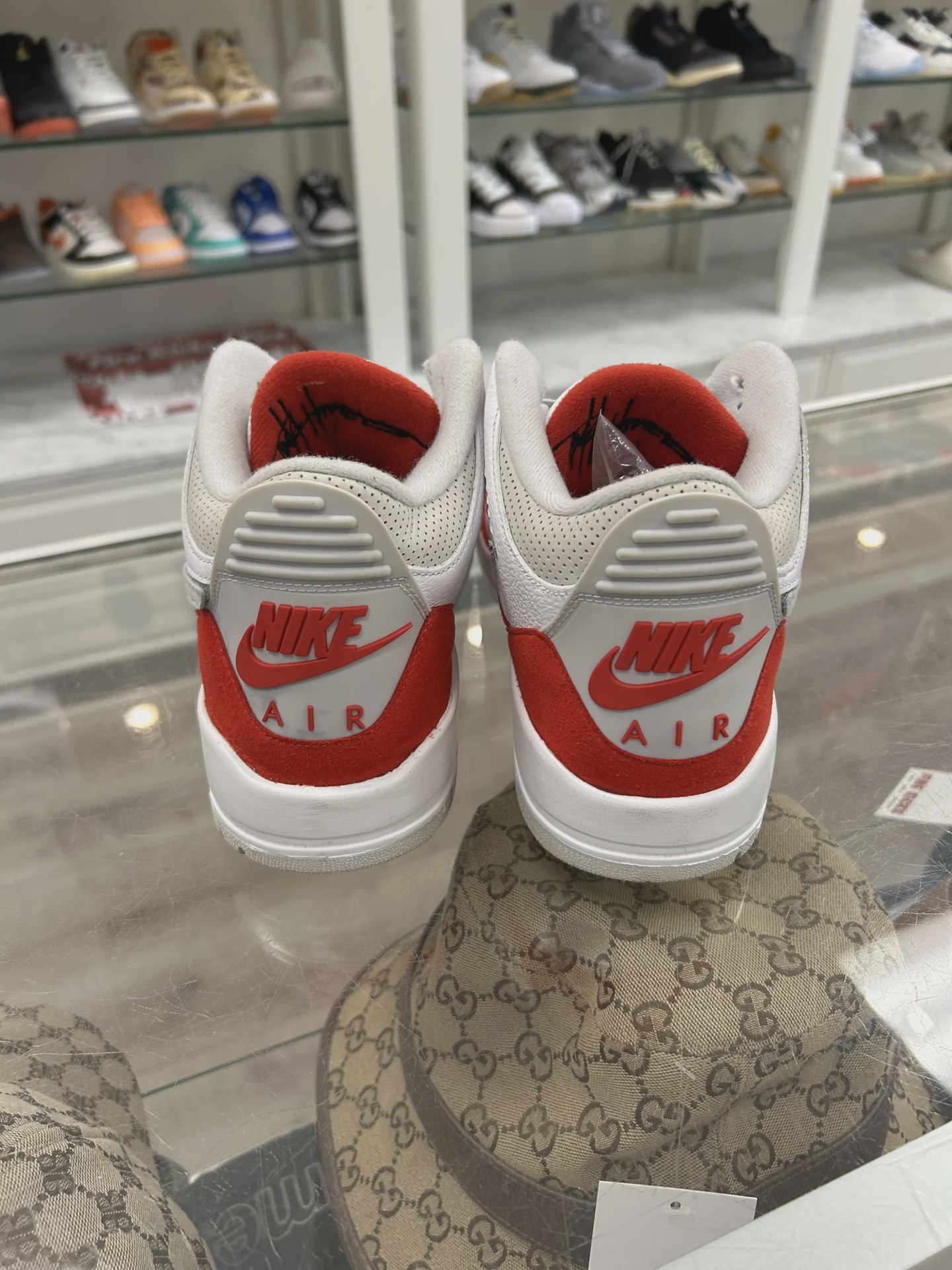 Air Jordan 3 Retro Tinker White University Red NO BOX • Pre-Owned [8064] - photo 3