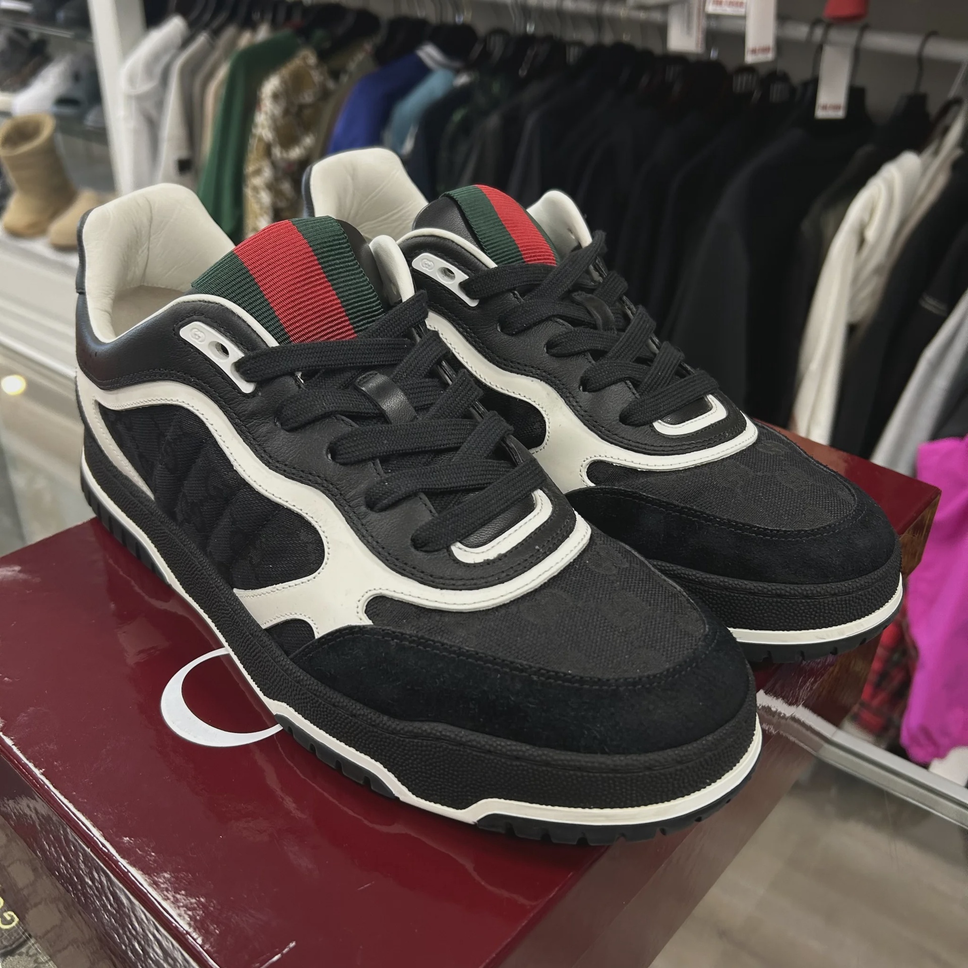 Gucci Low Top Black • Pre-Owned [5196] - photo 6